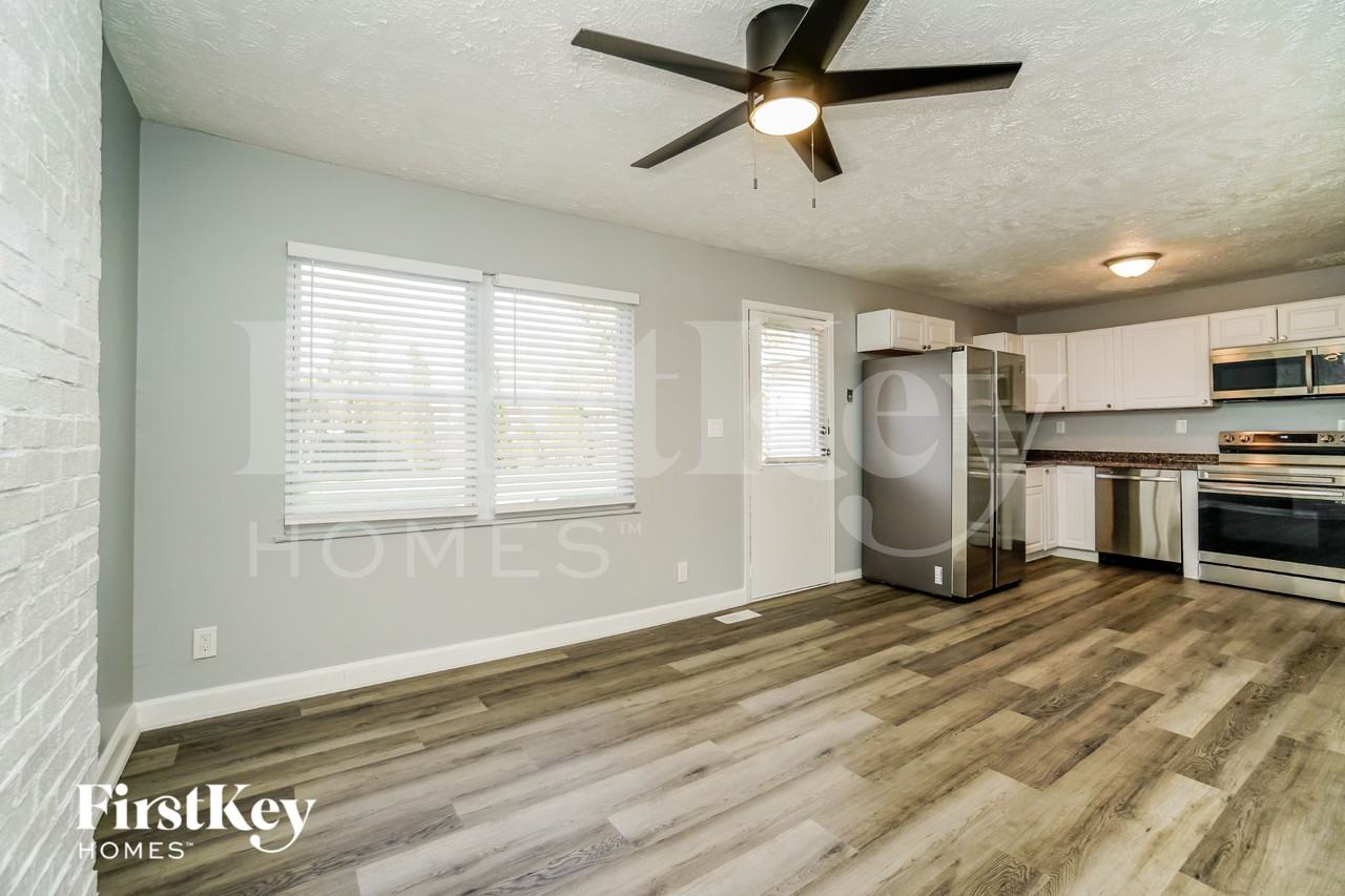 614 Palace Ln - Photo 7 of 15