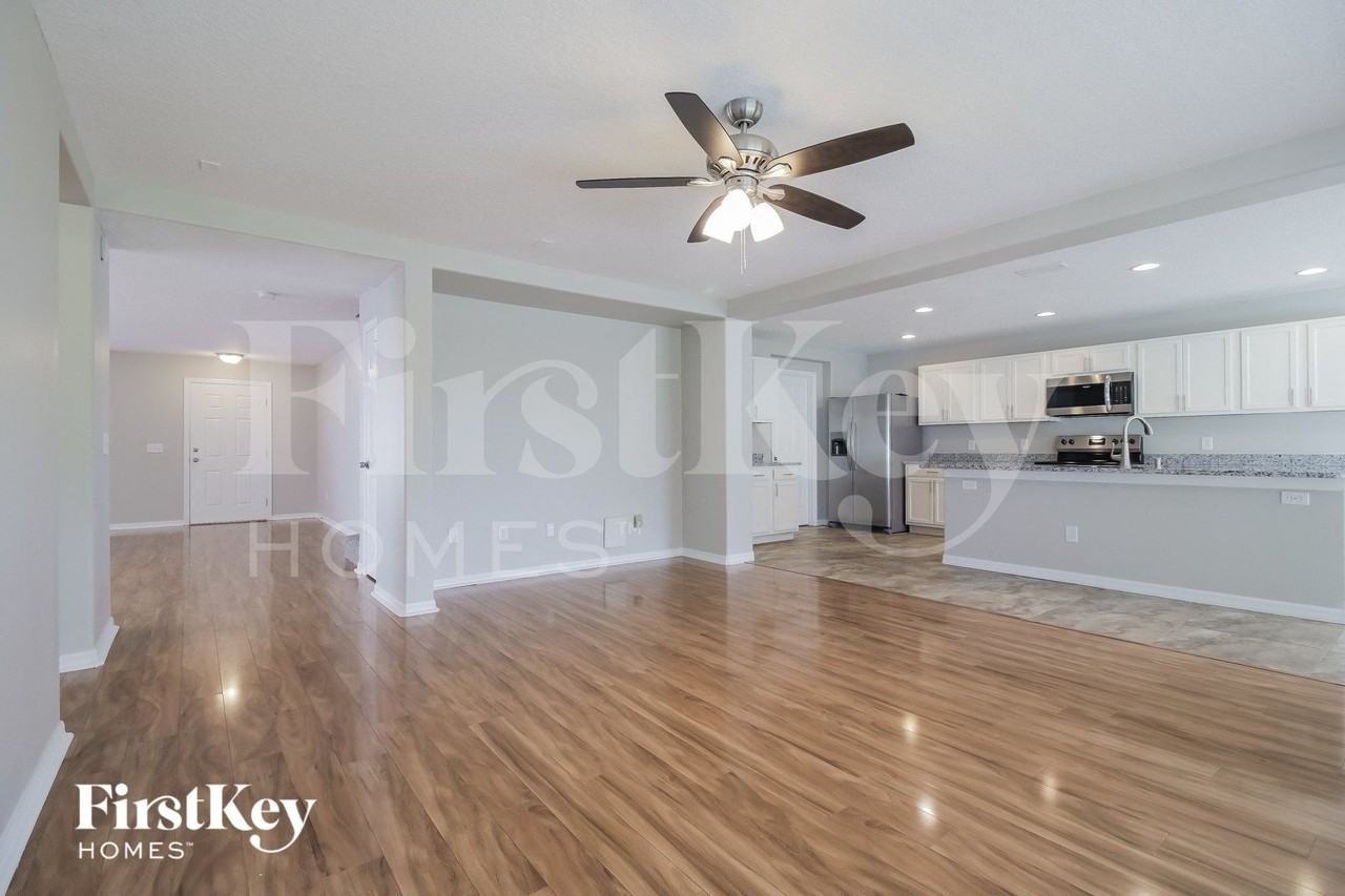 1344 Blackwater Pond Dr - Photo 4 of 15