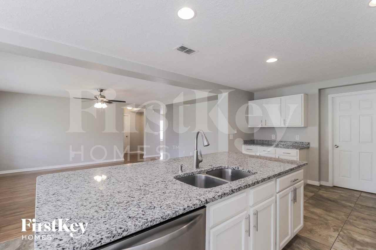 1344 Blackwater Pond Dr - Photo 7 of 15