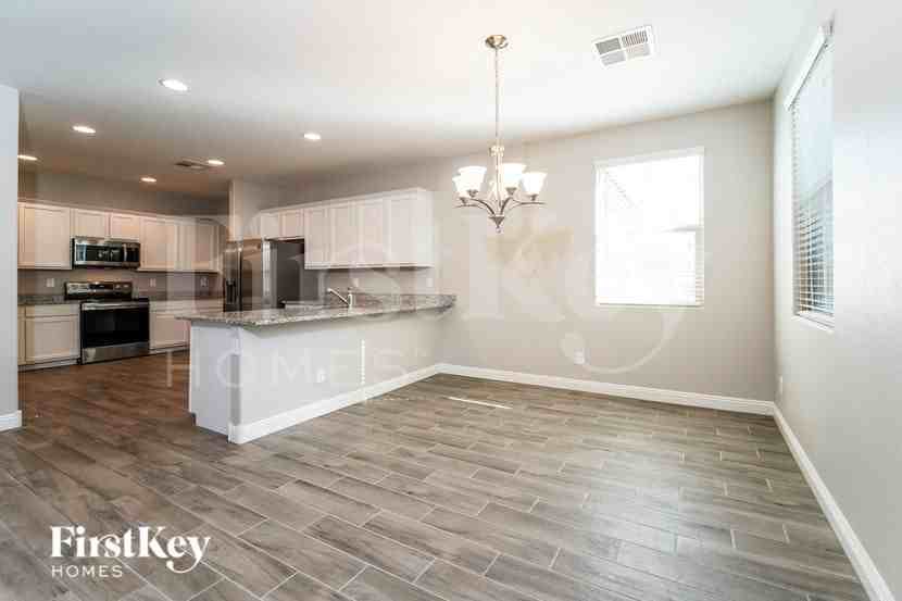 251 N Sunrise - Photo 3 of 15