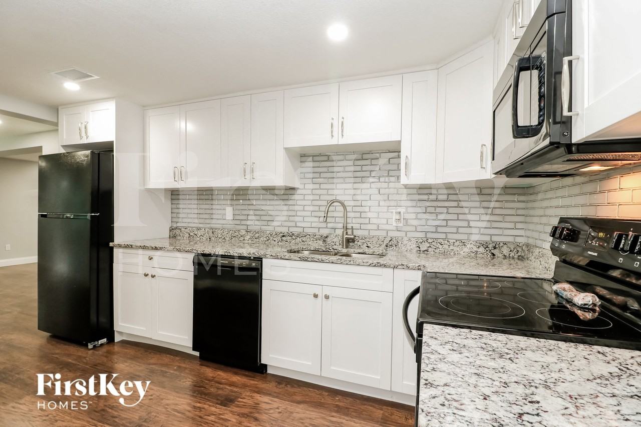 3844 Elmwood Dr - Photo 6 of 15