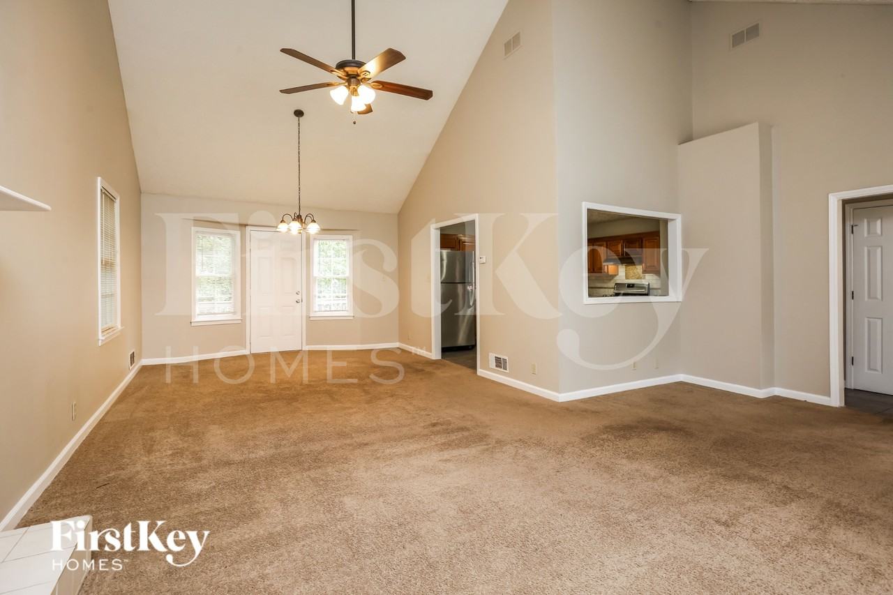 4970 Bent Creek Ct - Photo 3 of 16