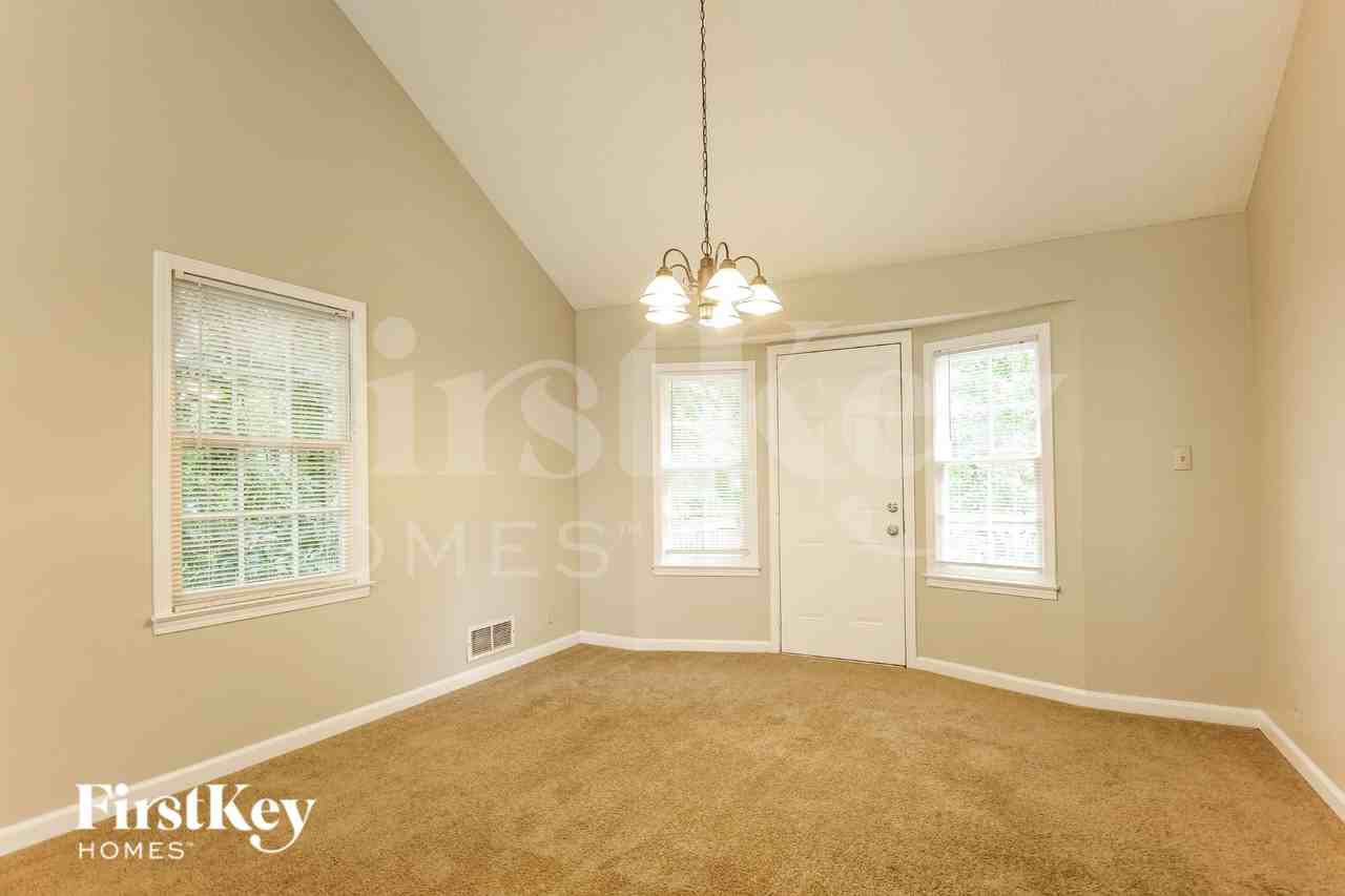 4970 Bent Creek Ct - Photo 6 of 16