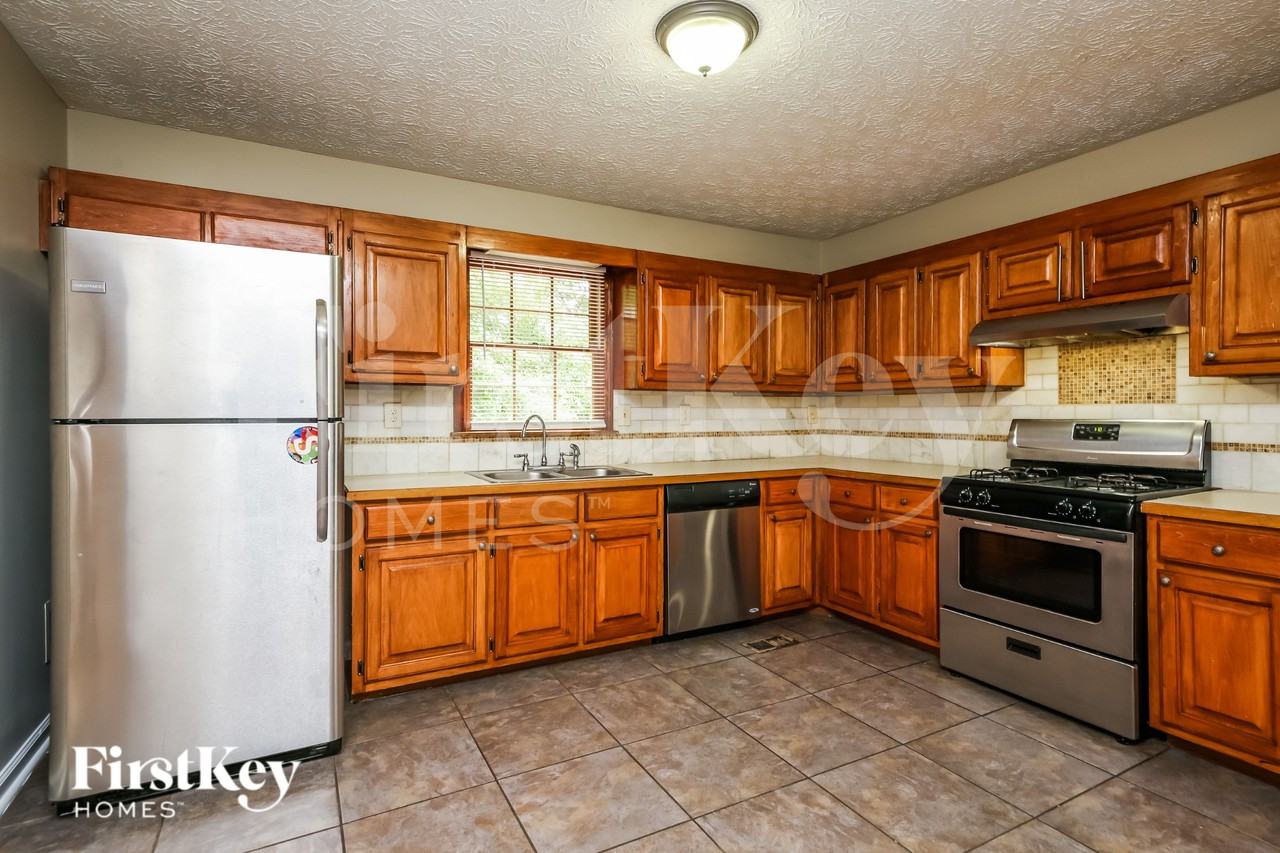 4970 Bent Creek Ct - Photo 7 of 16