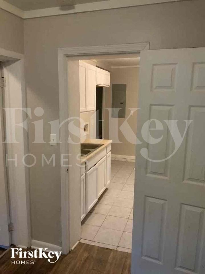 1698 Sandtown Rd Sw - Photo 3 of 11