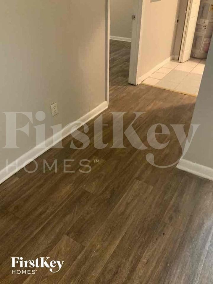 1698 Sandtown Rd Sw - Photo 4 of 11