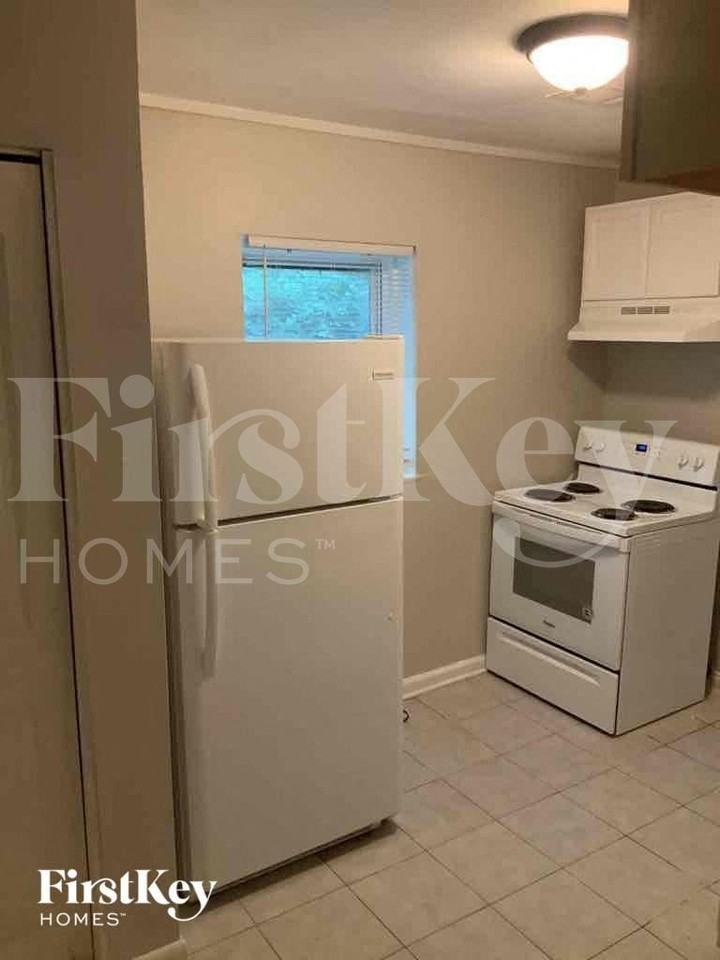 1698 Sandtown Rd Sw - Photo 5 of 11