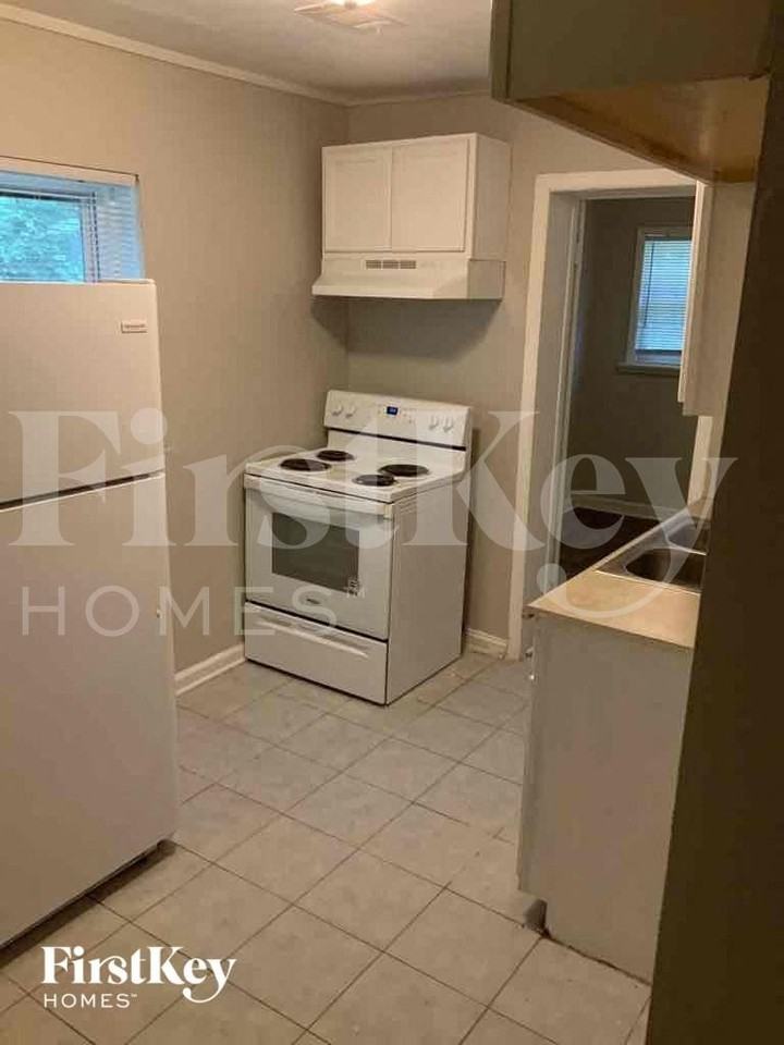 1698 Sandtown Rd Sw - Photo 6 of 11