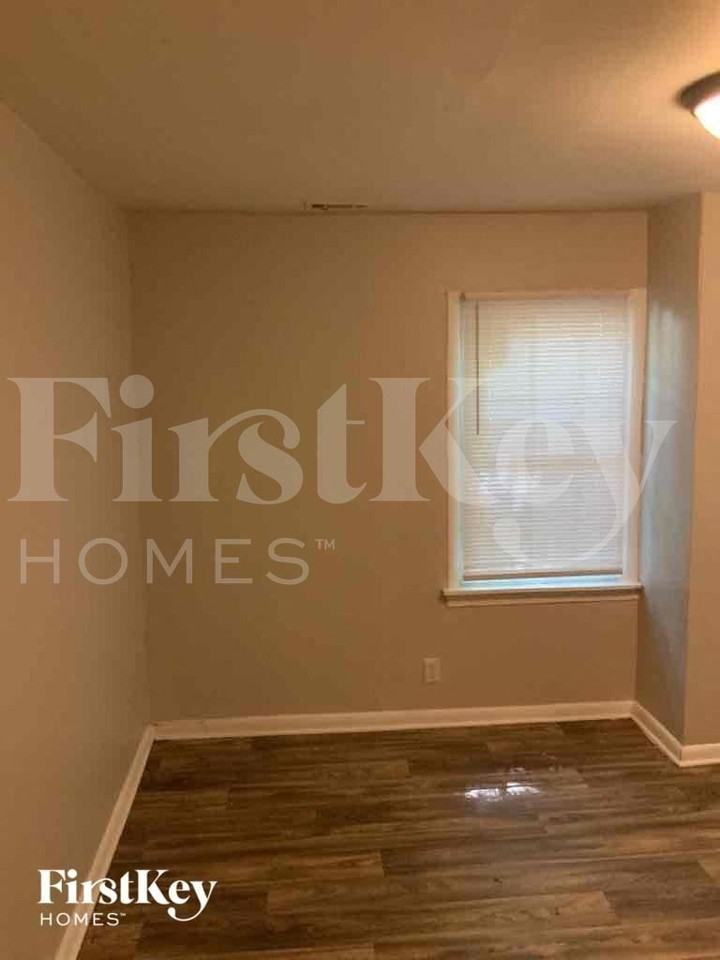 1698 Sandtown Rd Sw - Photo 7 of 11