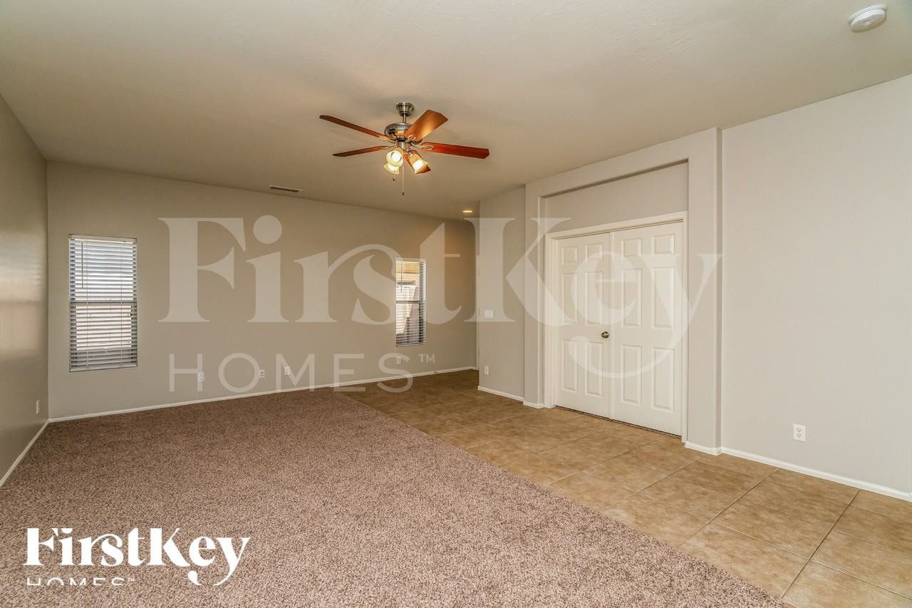 931 W Oak Tree Ln - Photo 2 of 18