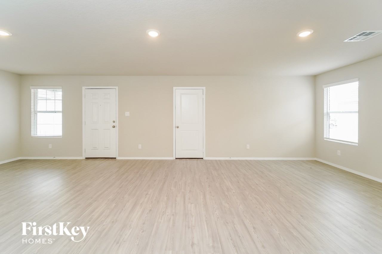 9119 Griffith Run - Photo 3 of 15