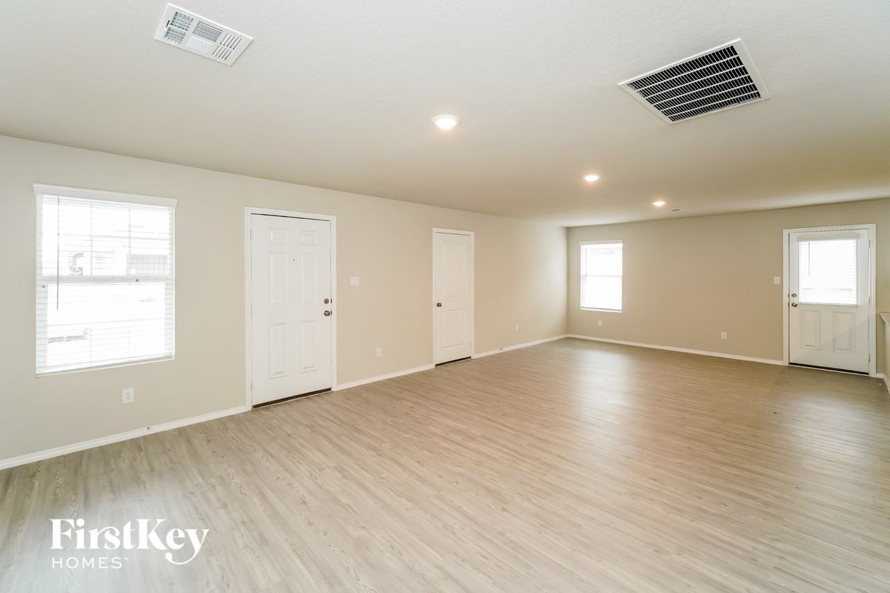 9119 Griffith Run - Photo 4 of 15