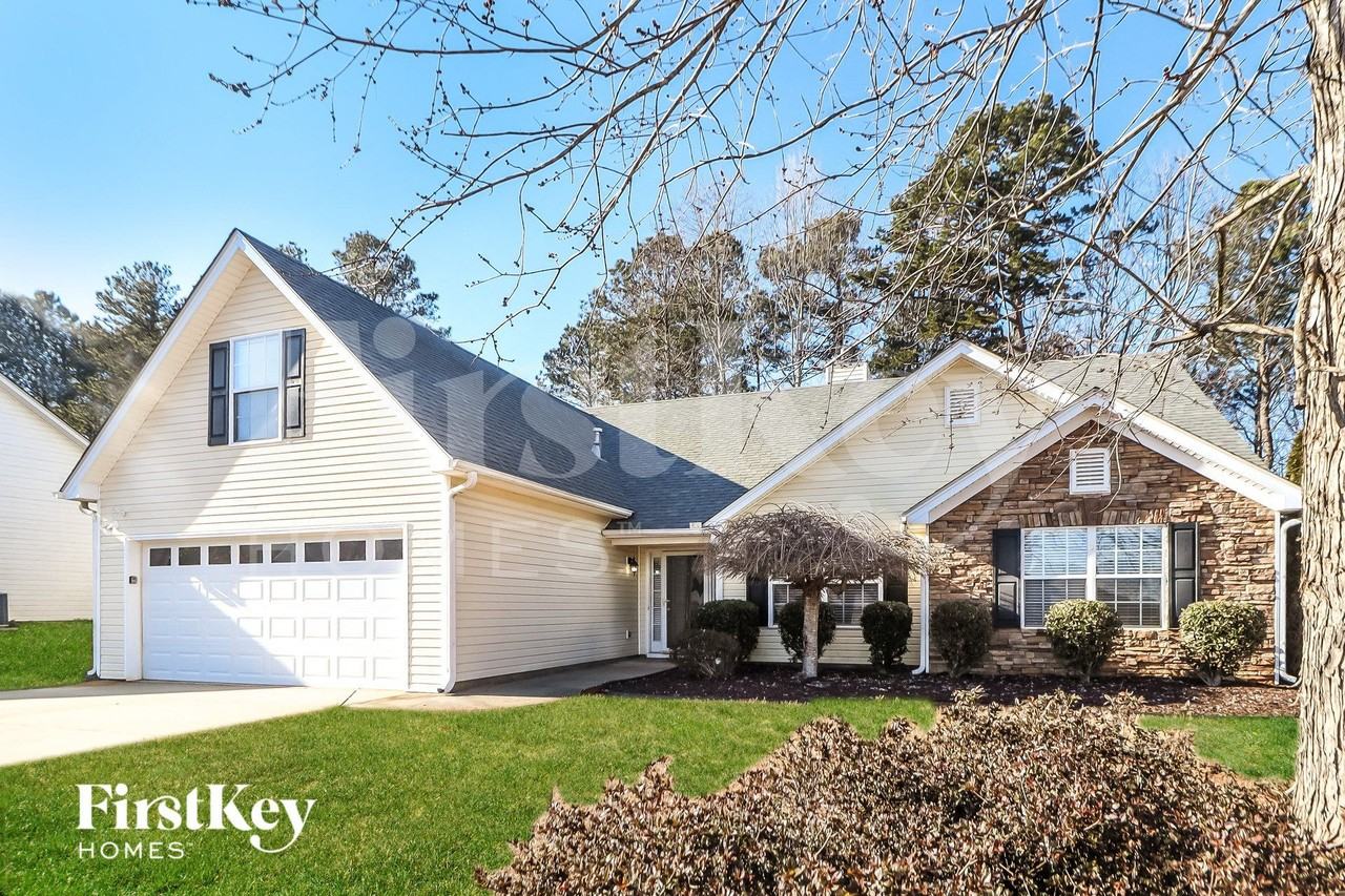 1099 Harbins Pass Dr - Photo 2 of 15