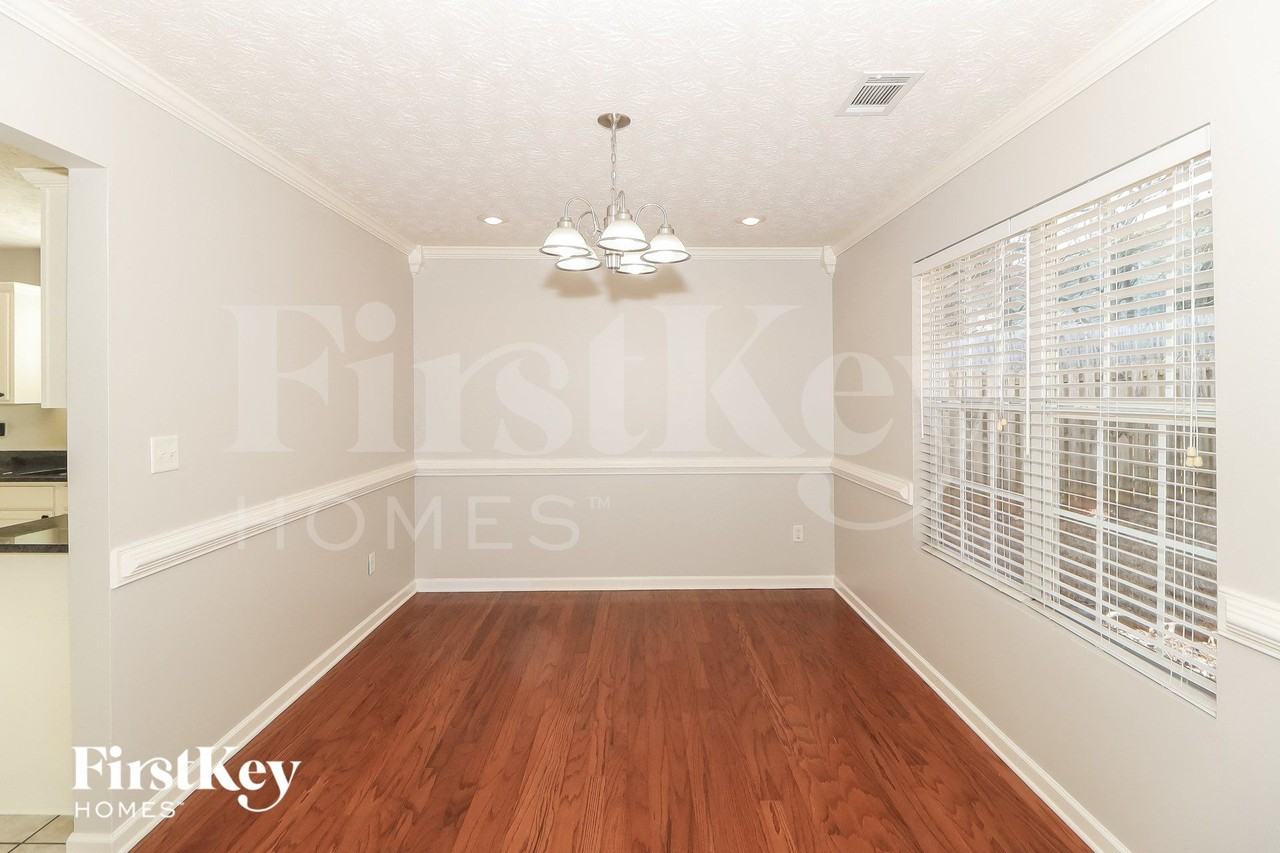 1099 Harbins Pass Dr - Photo 4 of 15