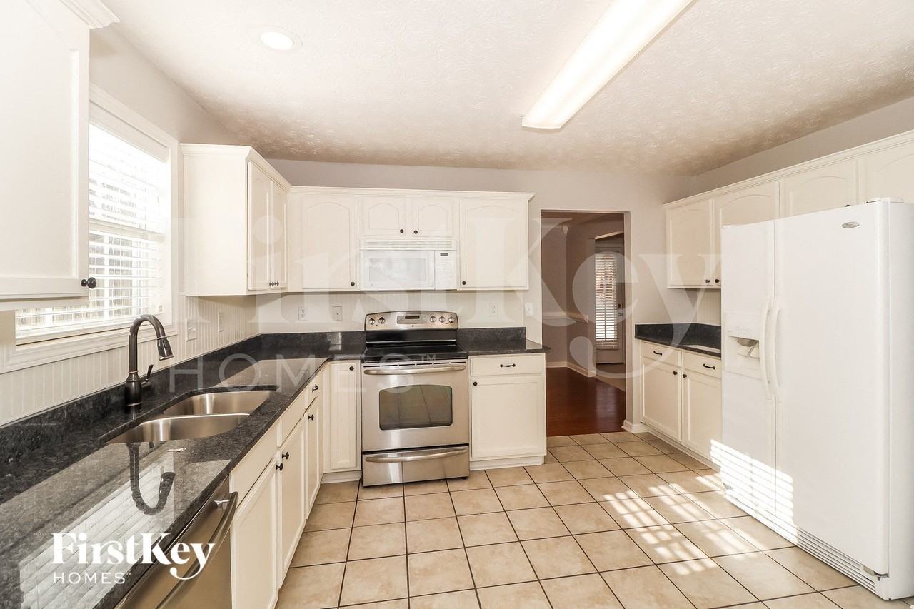 1099 Harbins Pass Dr - Photo 7 of 15