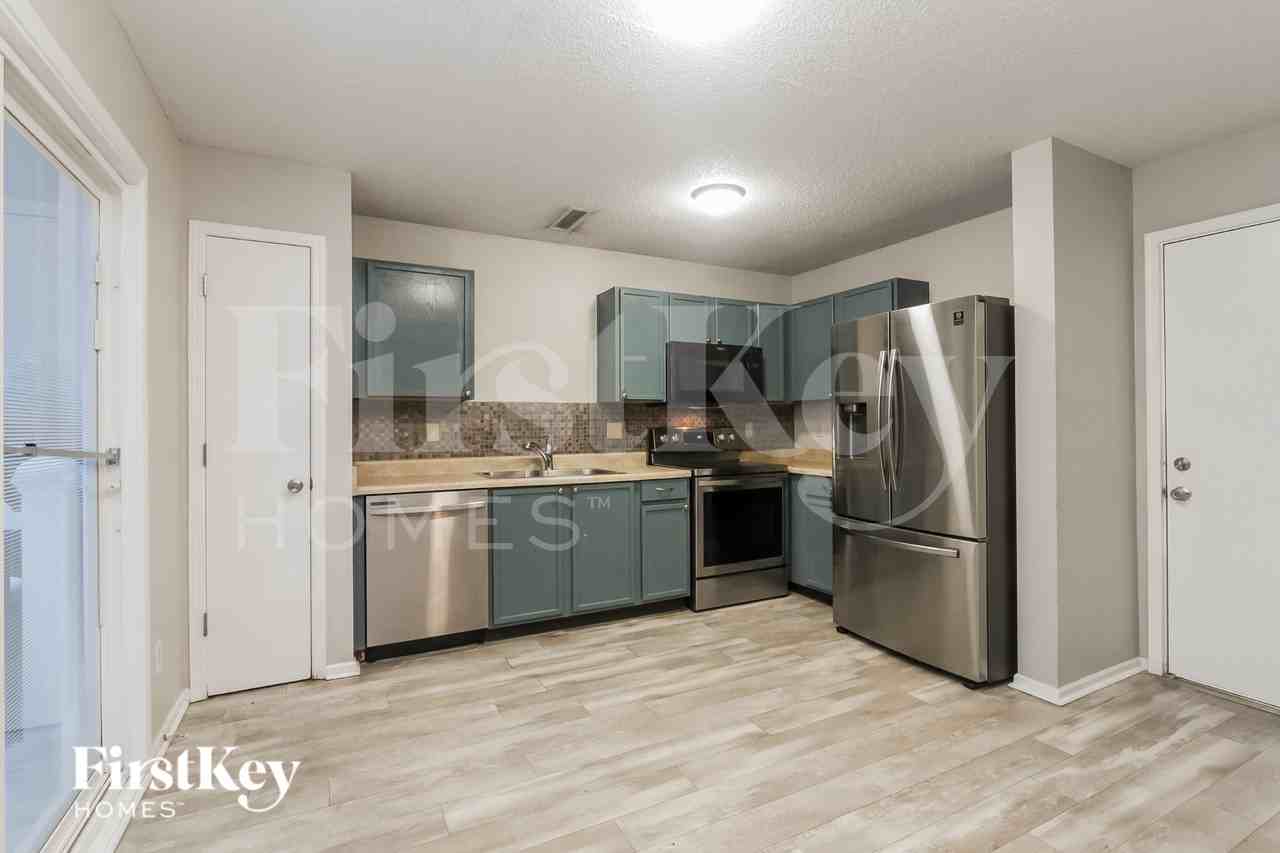 2391 Providence Ct - Photo 4 of 15