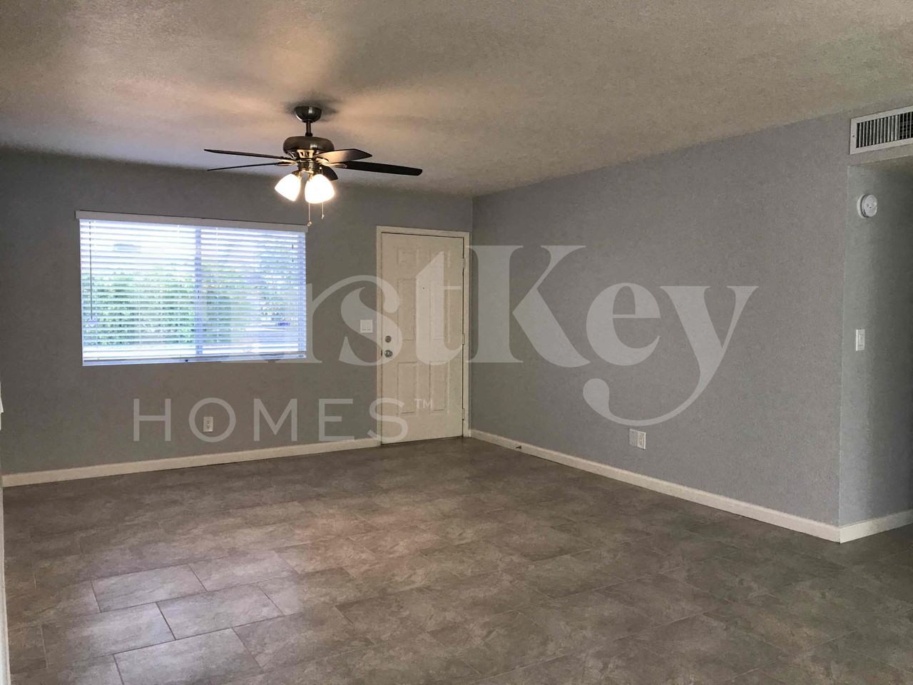 8923 W Harmont Dr - Photo 3 of 20