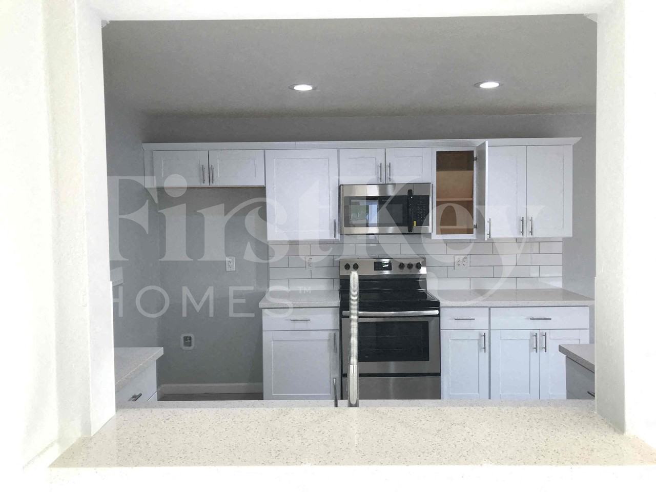 8923 W Harmont Dr - Photo 5 of 20