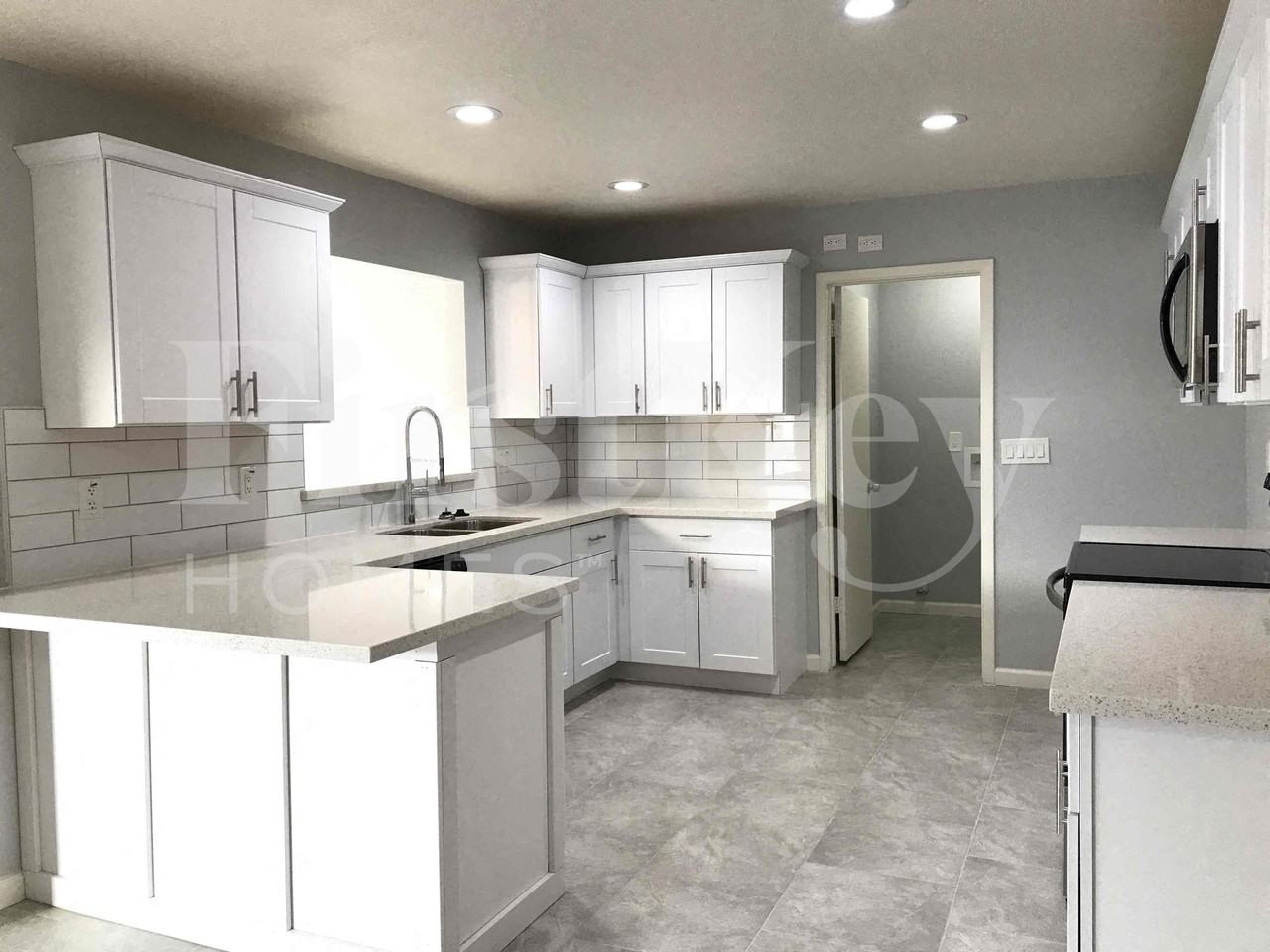 8923 W Harmont Dr - Photo 6 of 20