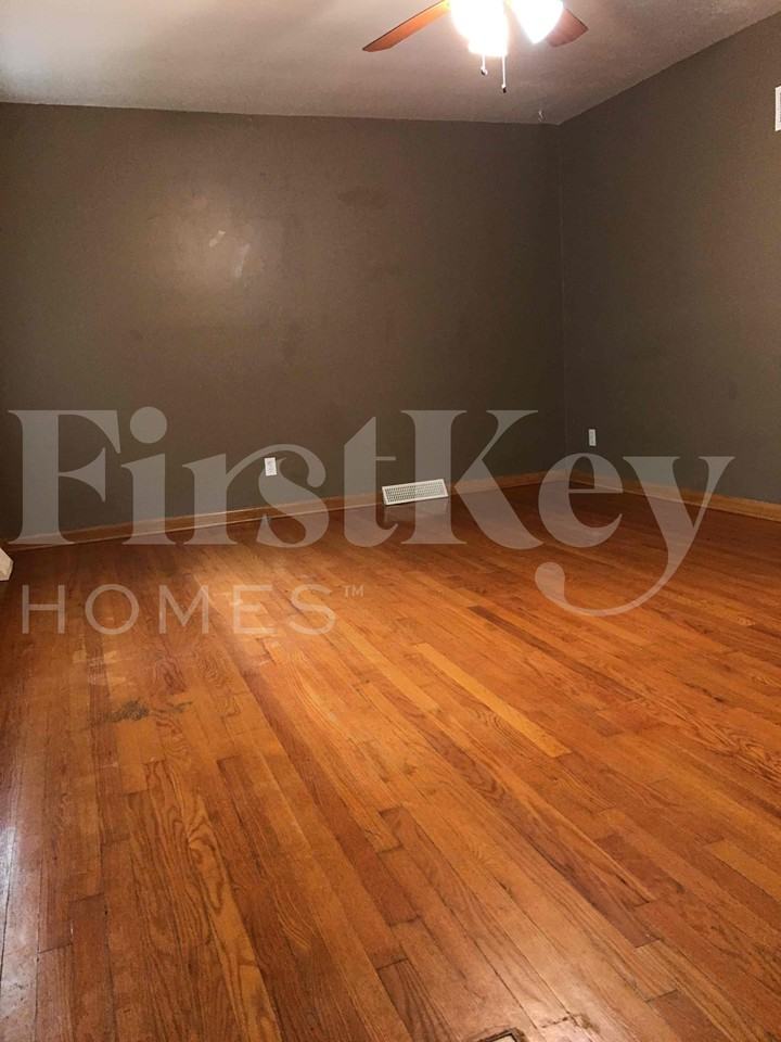 8316 Stark Ave - Photo 5 of 19