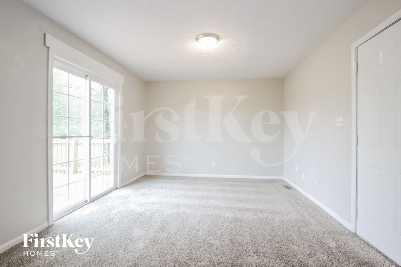 7732 Hoyt Ave - Photo 4 of 15