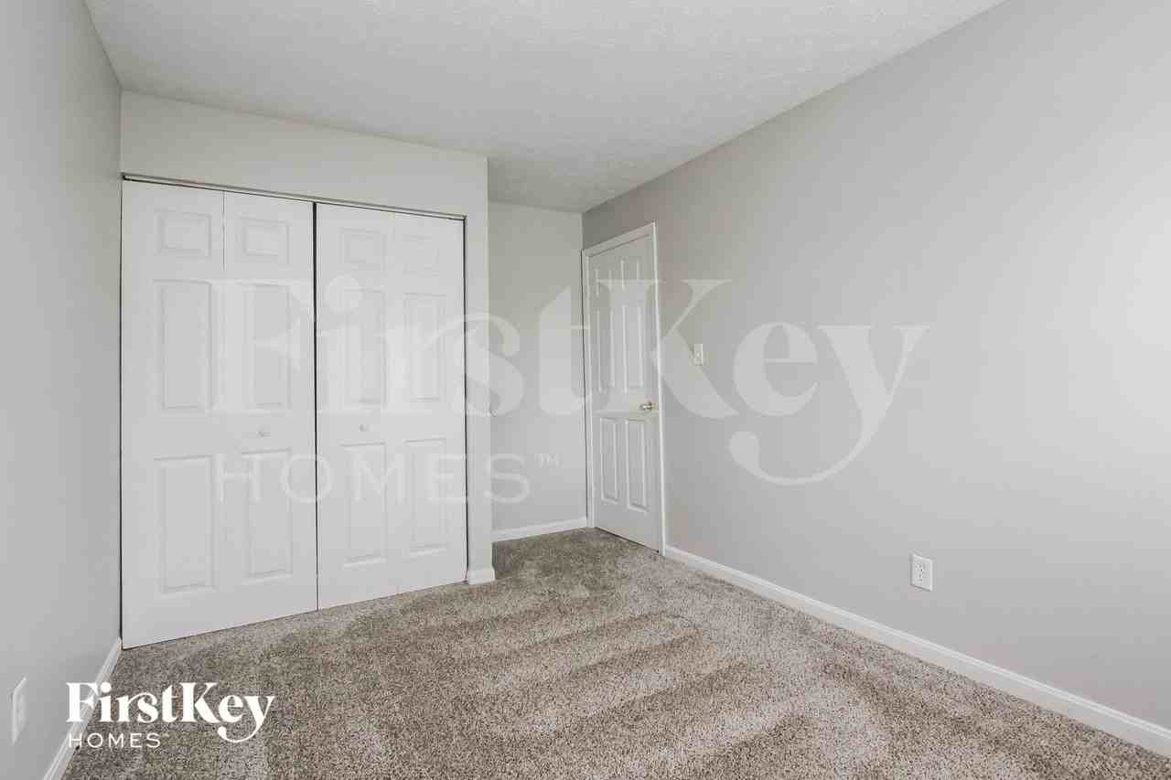 7732 Hoyt Ave - Photo 6 of 15