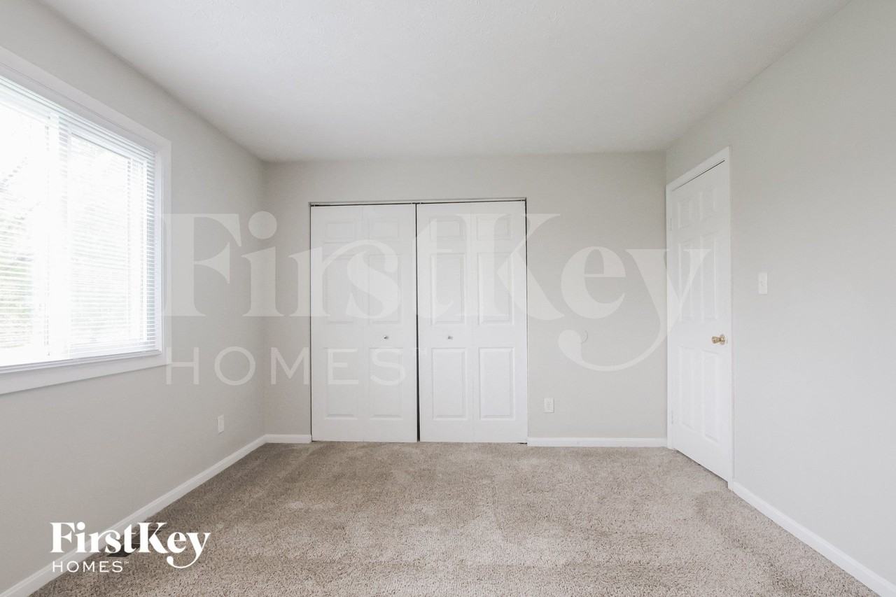 7732 Hoyt Ave - Photo 7 of 15