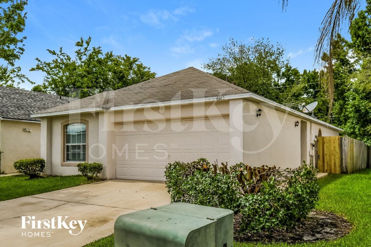 6913 Playpark Trl - Photo 2 of 15