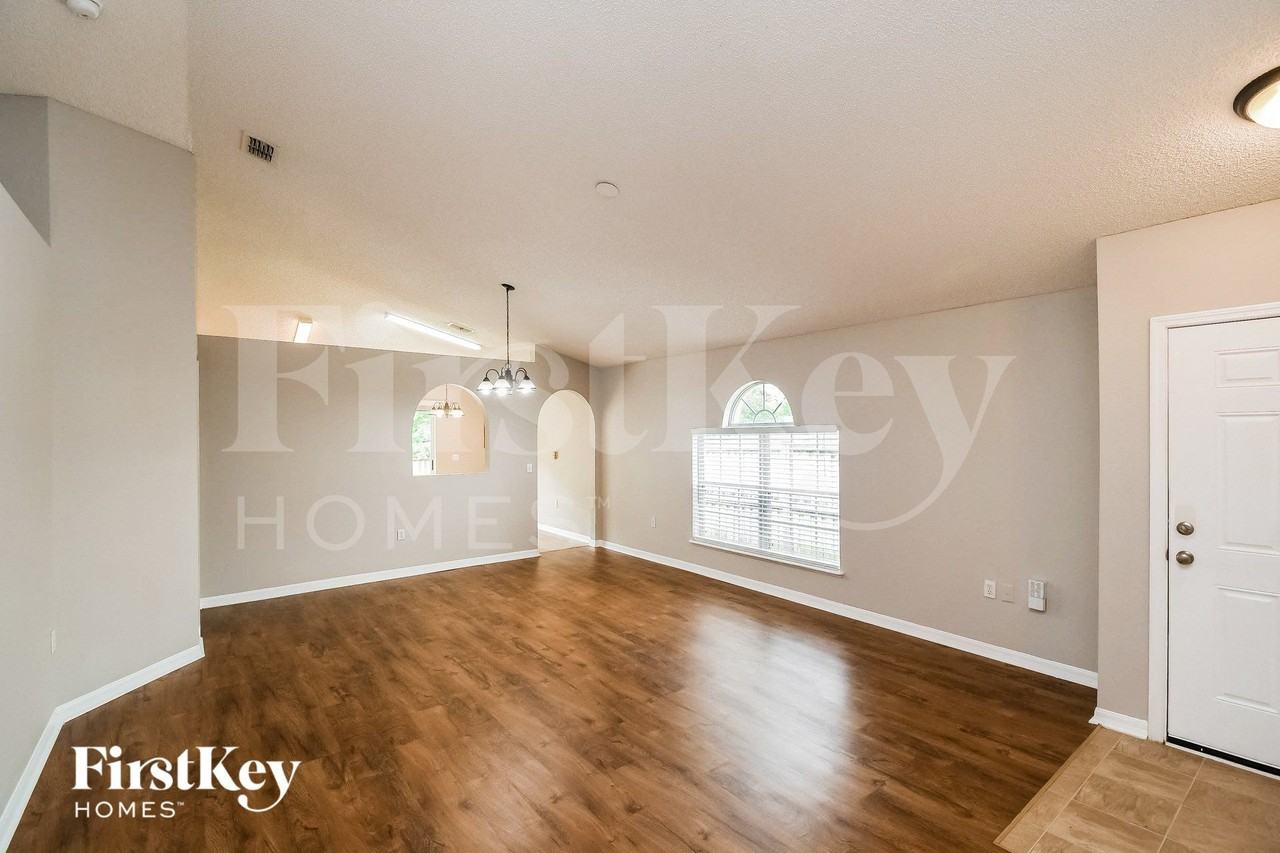 6913 Playpark Trl - Photo 3 of 15