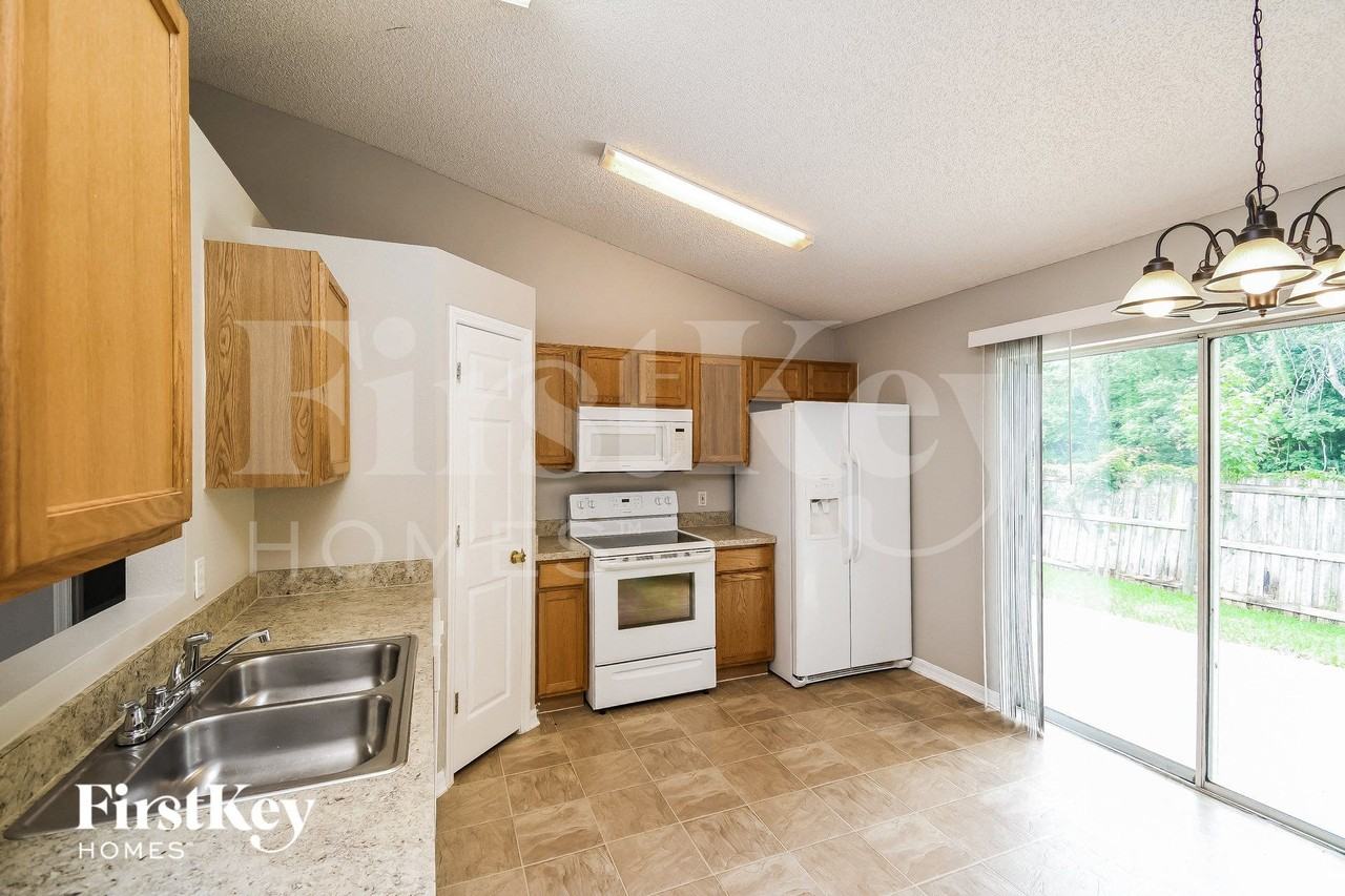 6913 Playpark Trl - Photo 5 of 15