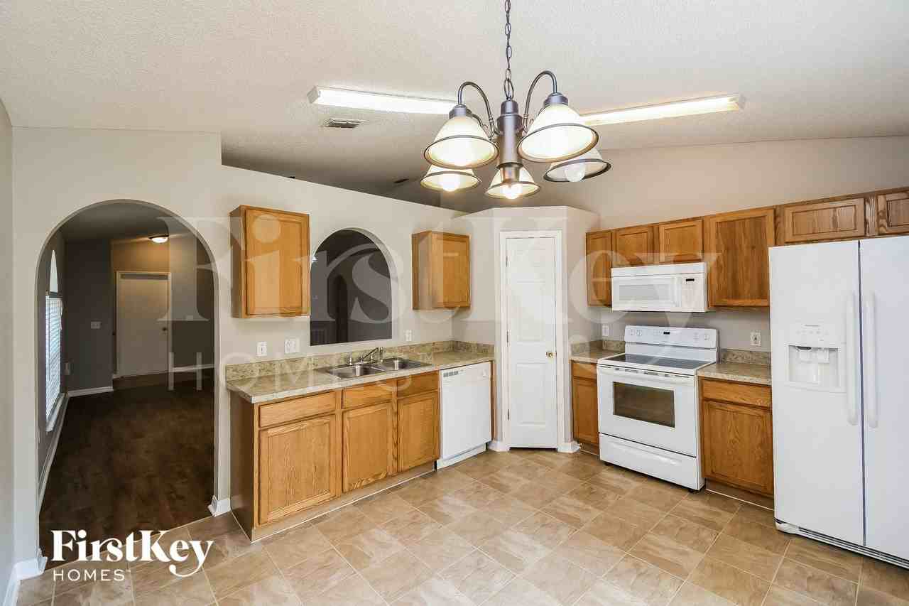 6913 Playpark Trl - Photo 6 of 15