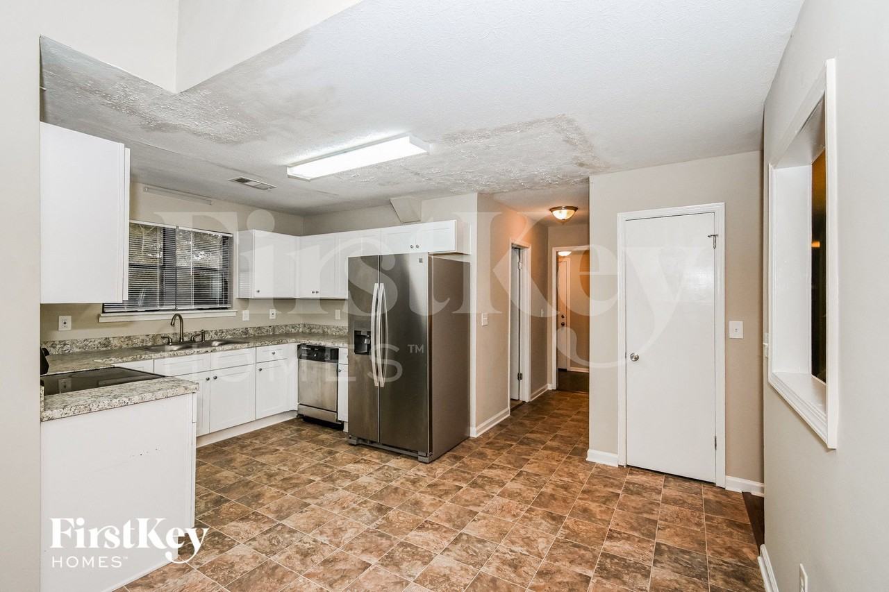 6668 Windwood Cir - Photo 4 of 15