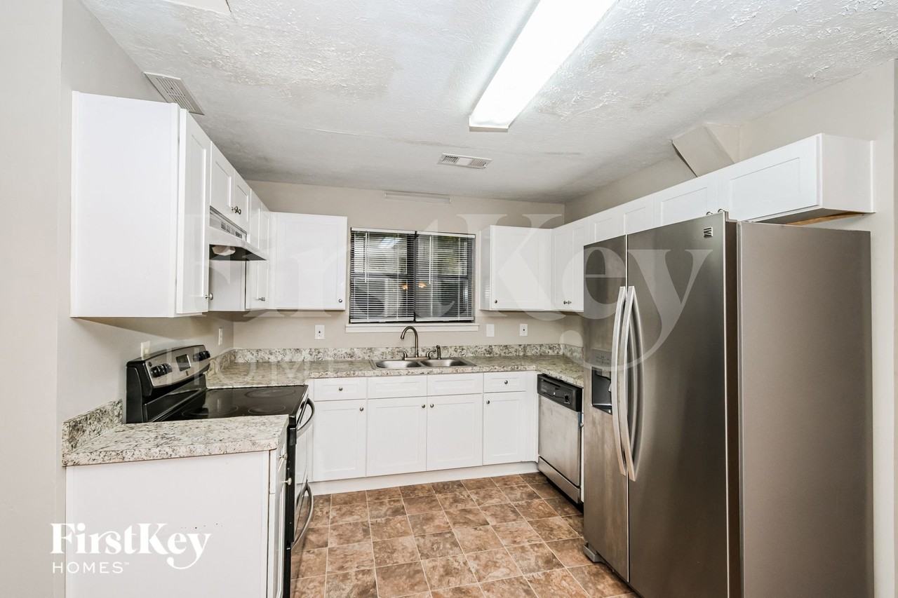 6668 Windwood Cir - Photo 5 of 15