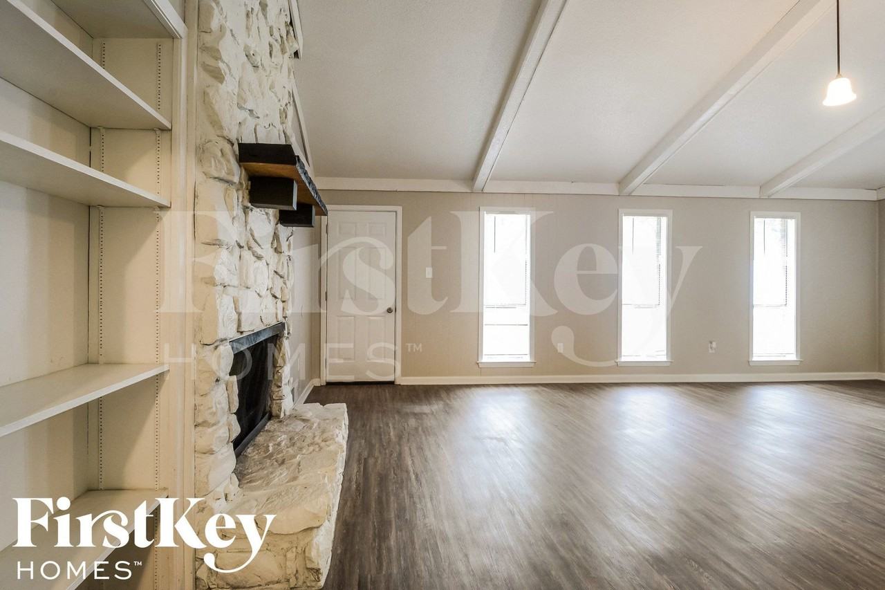 6030 Elk Grove Rd - Photo 2 of 14