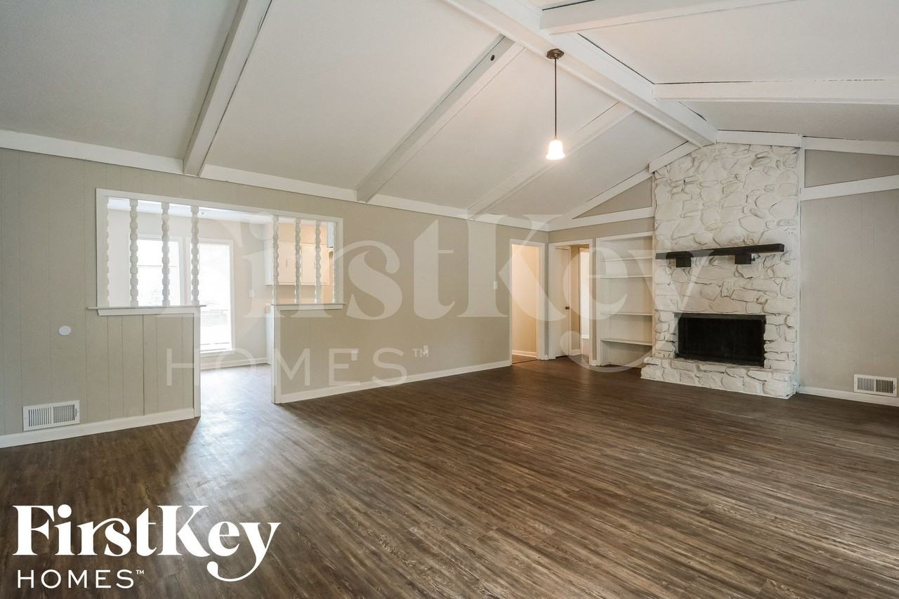 6030 Elk Grove Rd - Photo 3 of 14