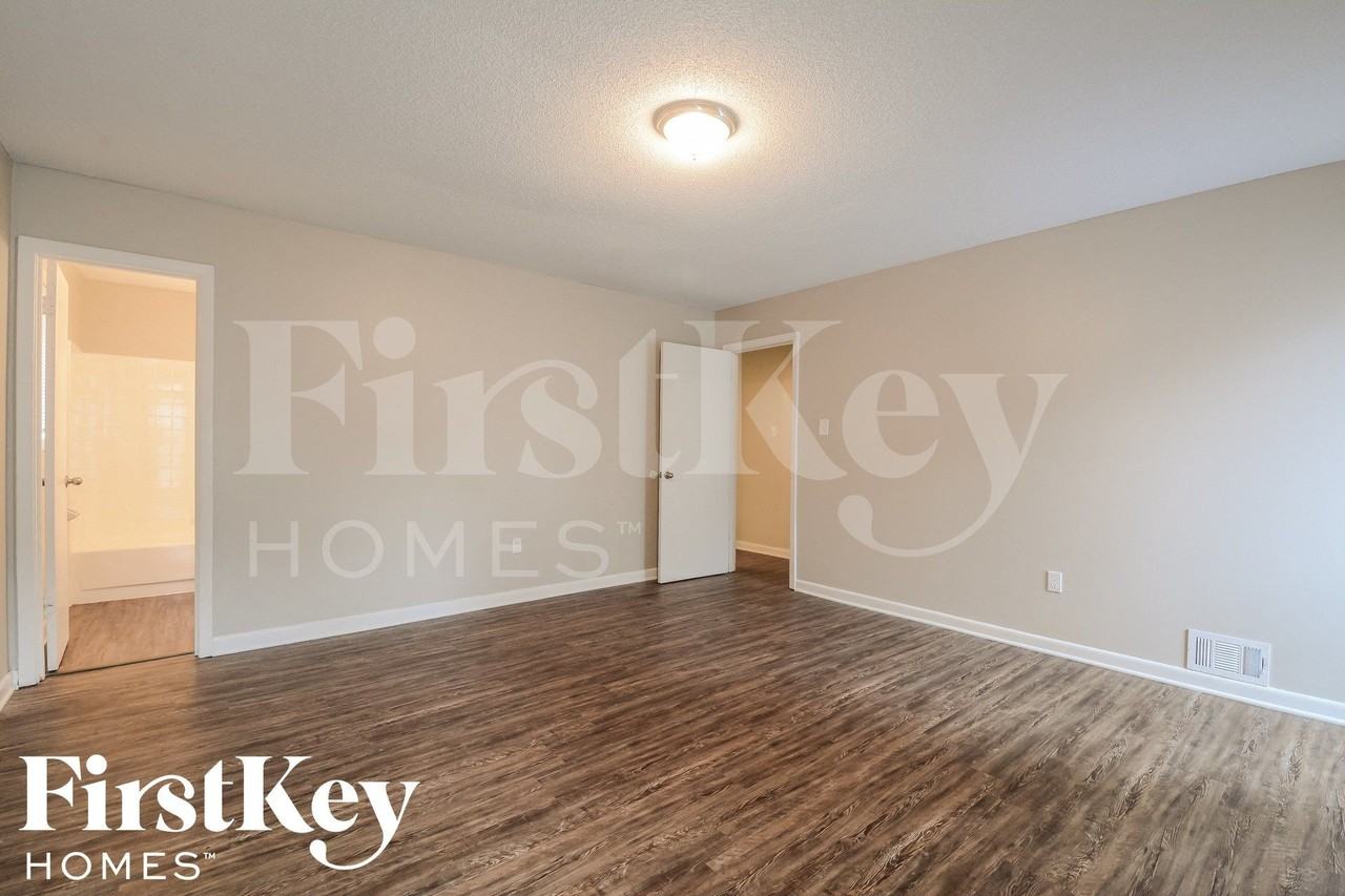 6030 Elk Grove Rd - Photo 7 of 14