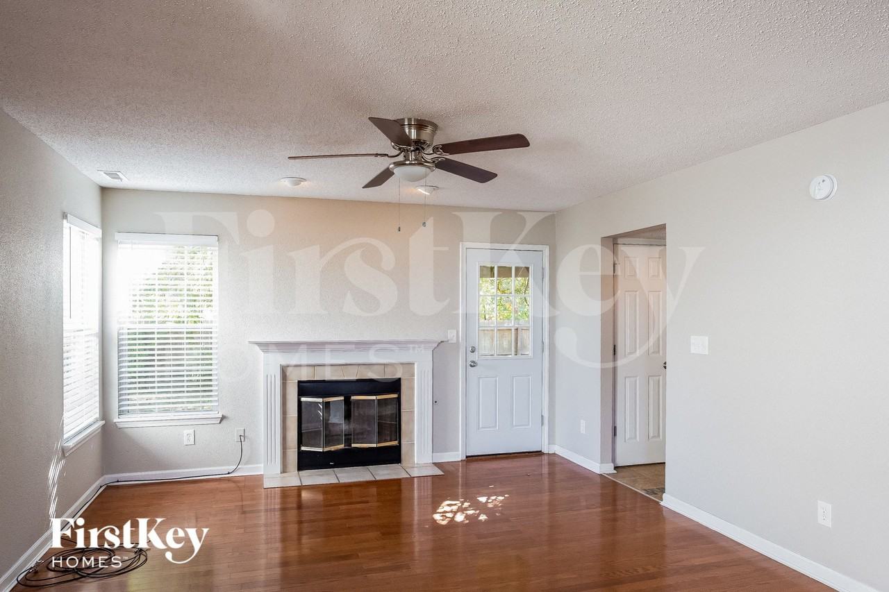 5967 Liverpool Ln - Photo 3 of 15