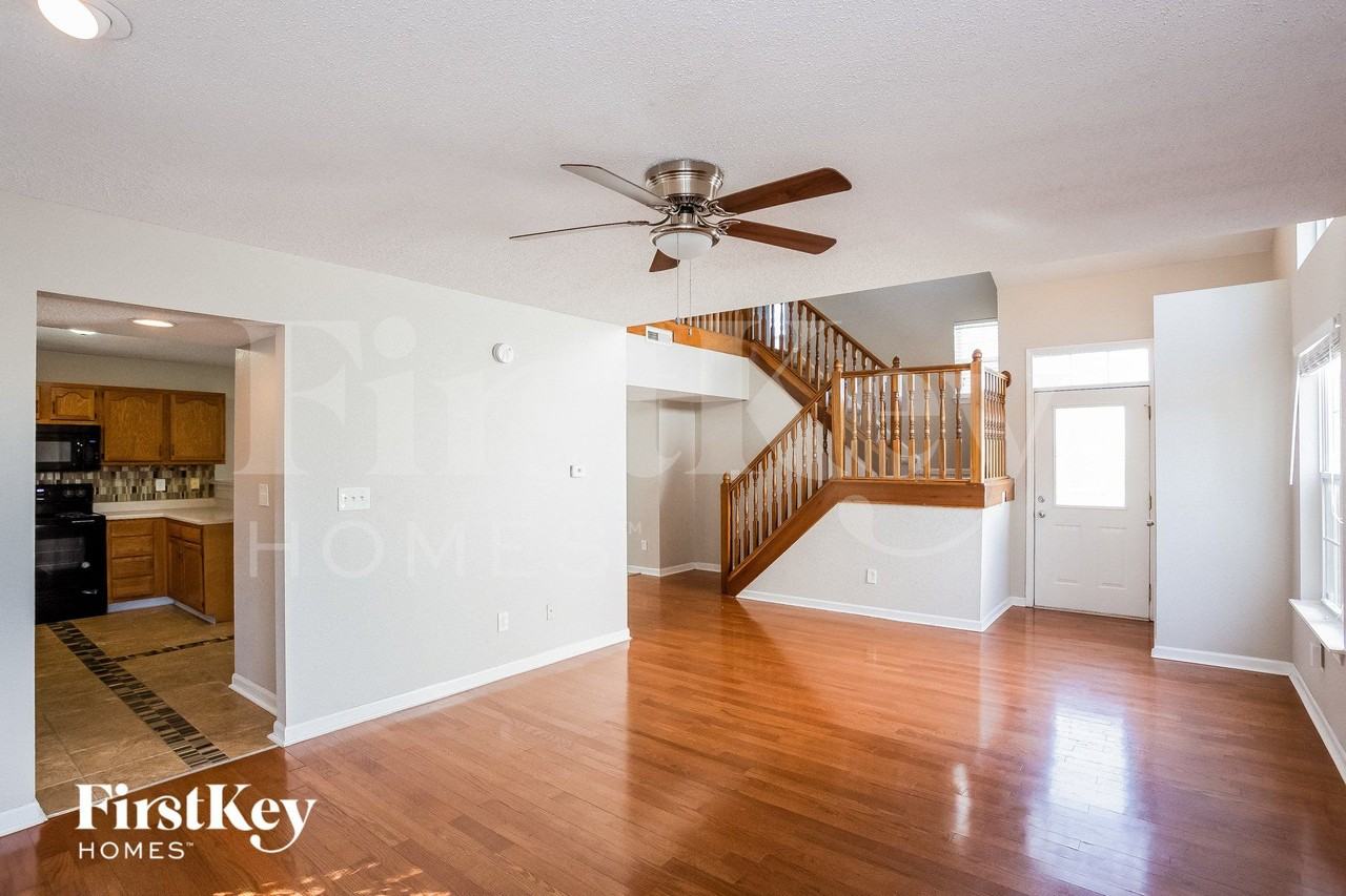 5967 Liverpool Ln - Photo 4 of 15