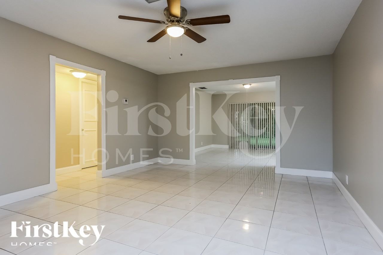 3166 Nw 69th Ct - Photo 4 of 15