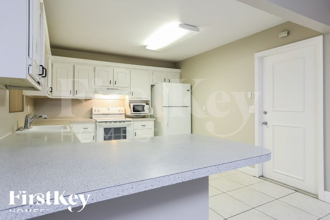 3166 Nw 69th Ct - Photo 7 of 15