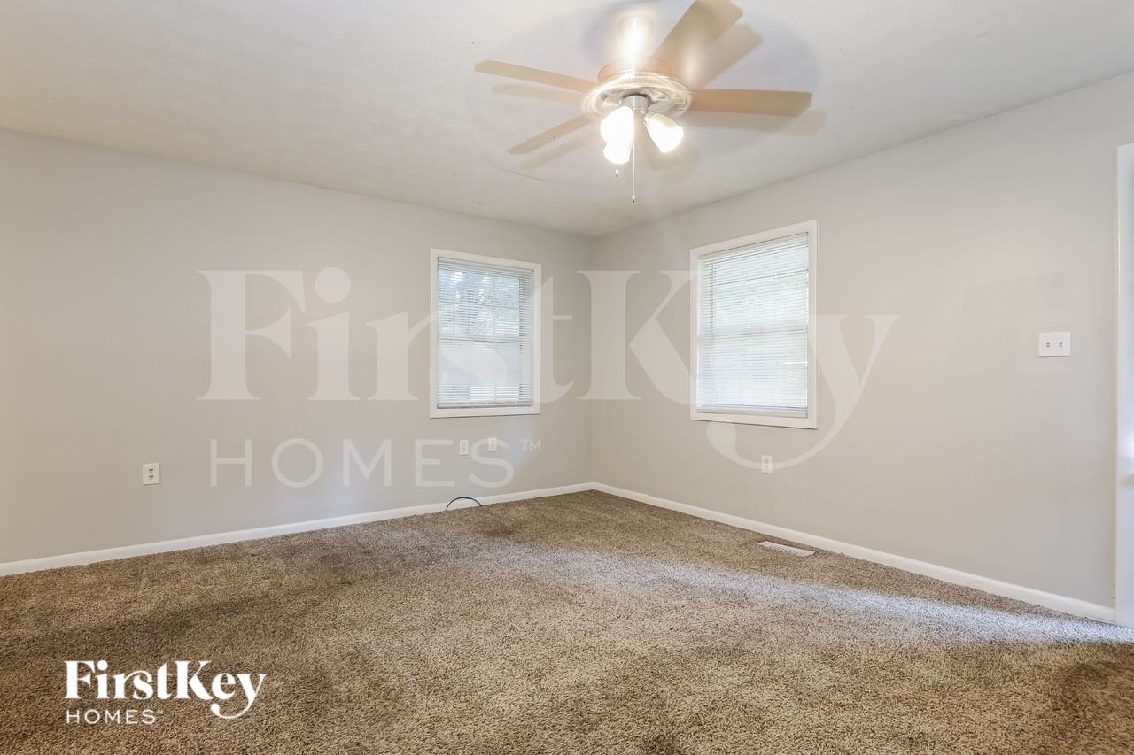 252 N Lake Dr - Photo 3 of 16