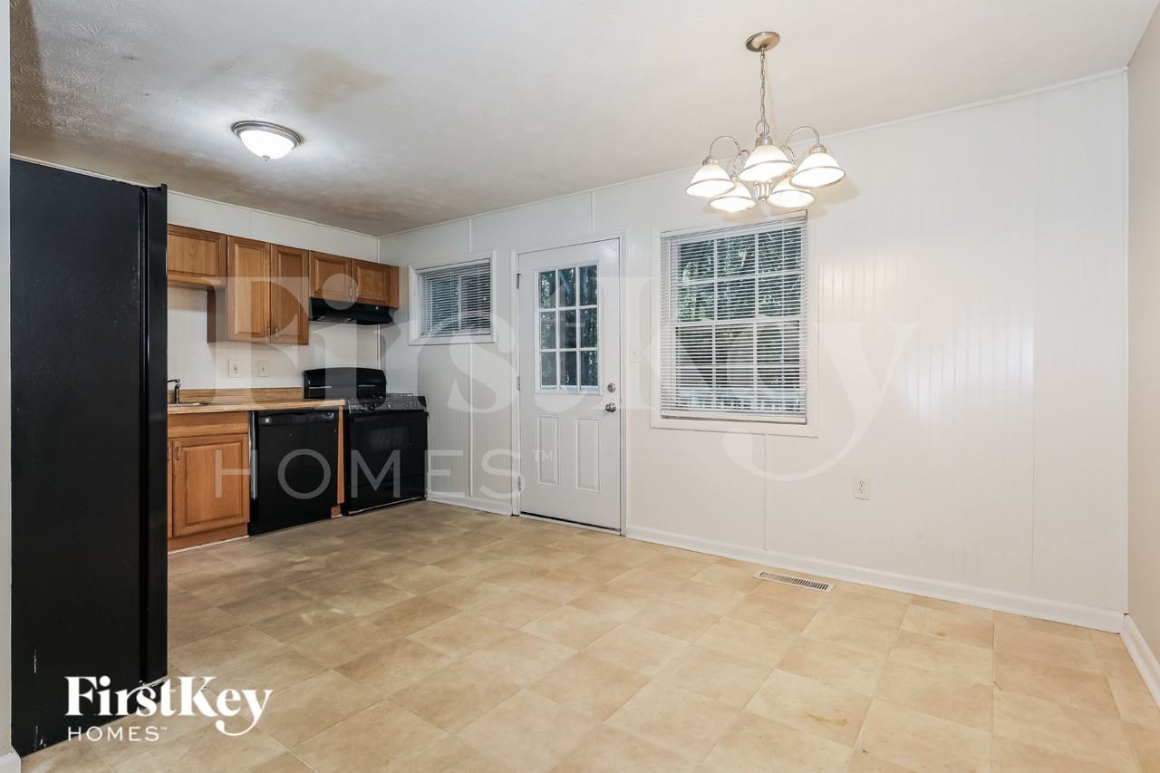 252 N Lake Dr - Photo 4 of 16