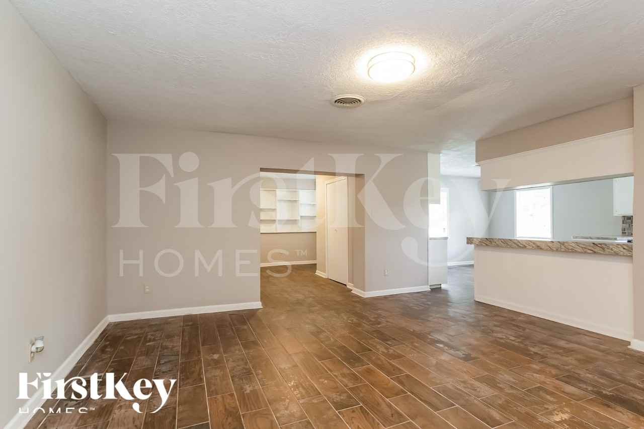 2505 Texas Ave - Photo 2 of 15