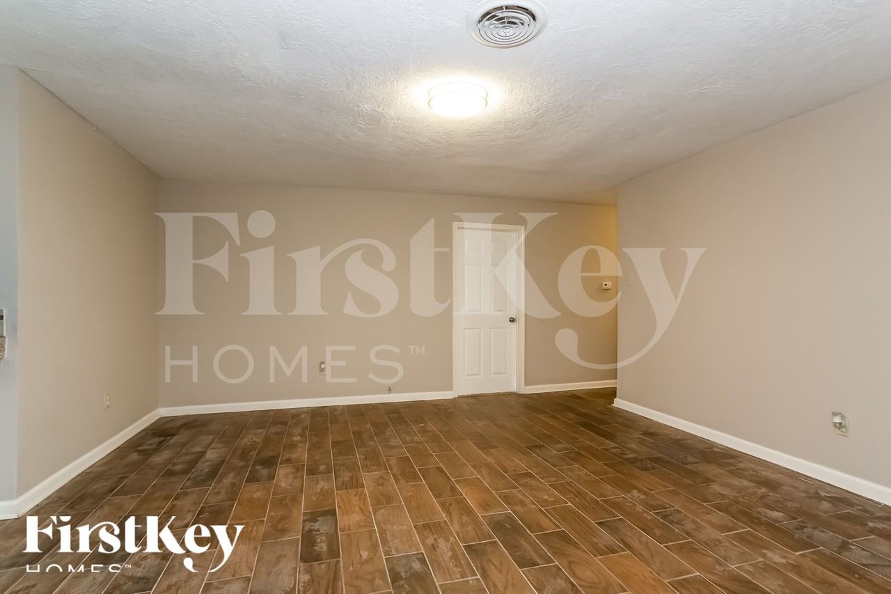 2505 Texas Ave - Photo 3 of 15