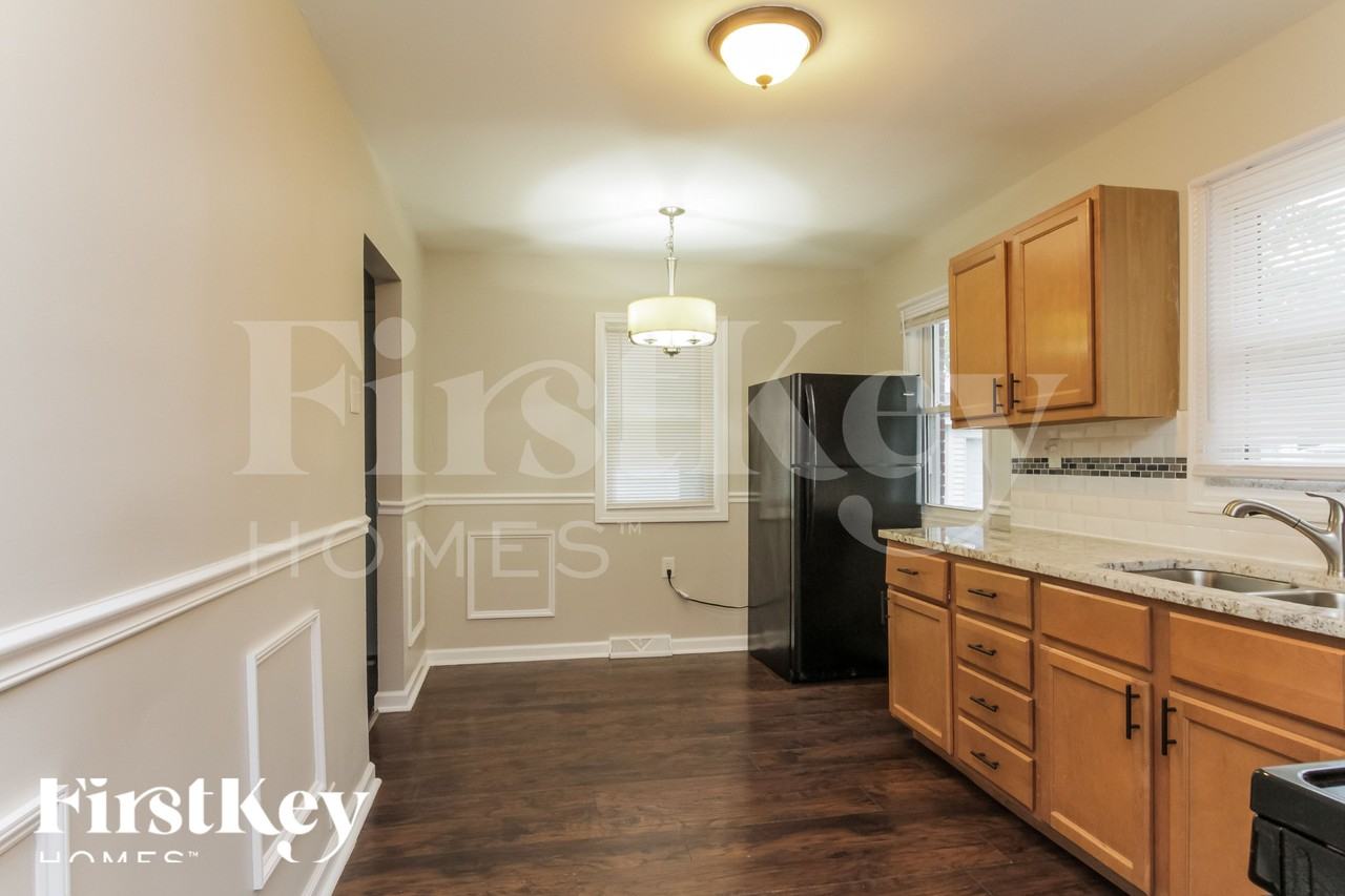 21939 Millard Ave - Photo 5 of 15