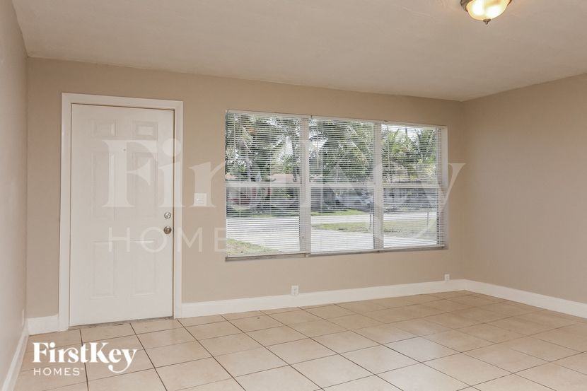 1425 Nest - Photo 3 of 15