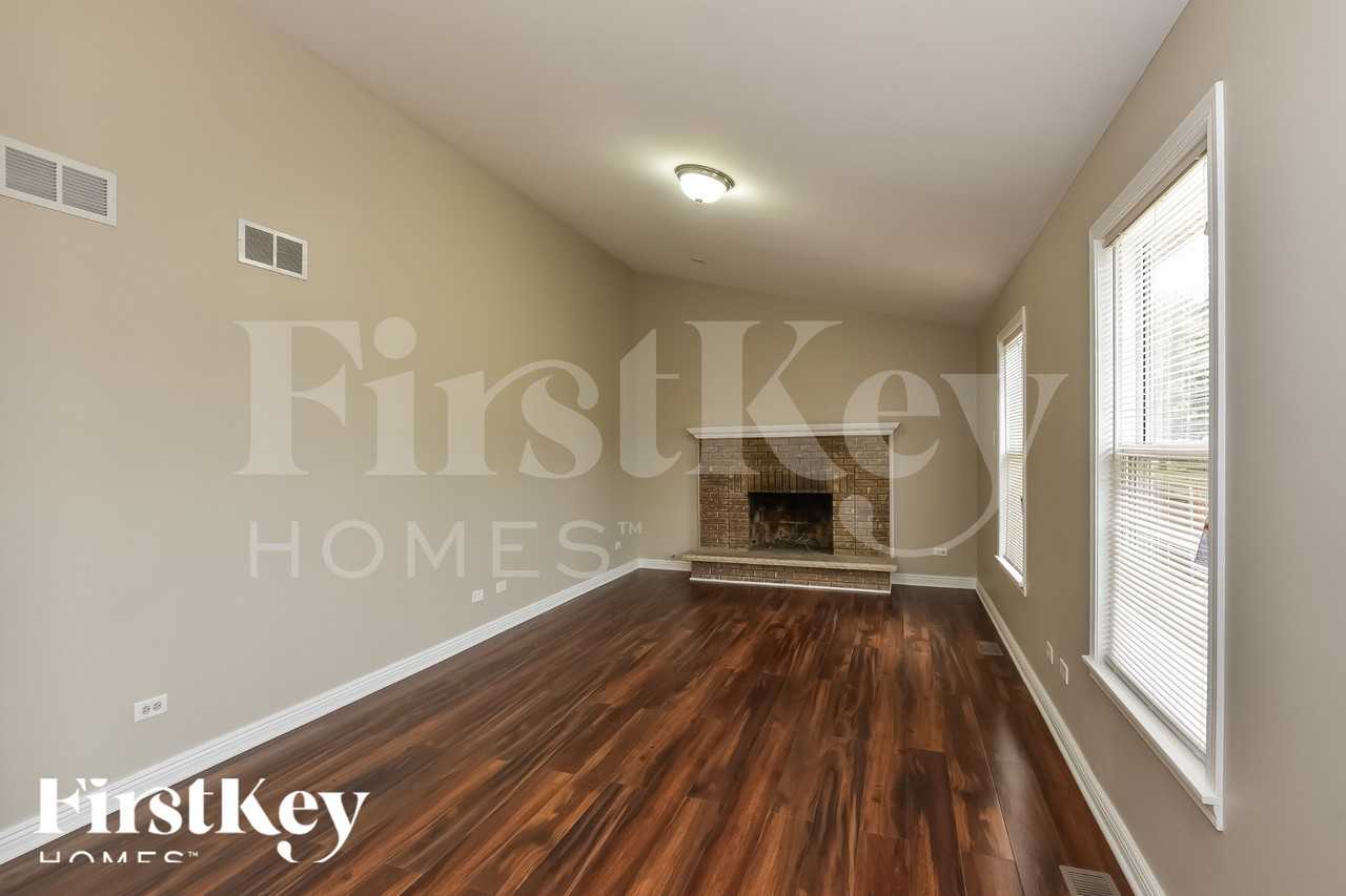 1410 Wood Duck Ln - Photo 2 of 15