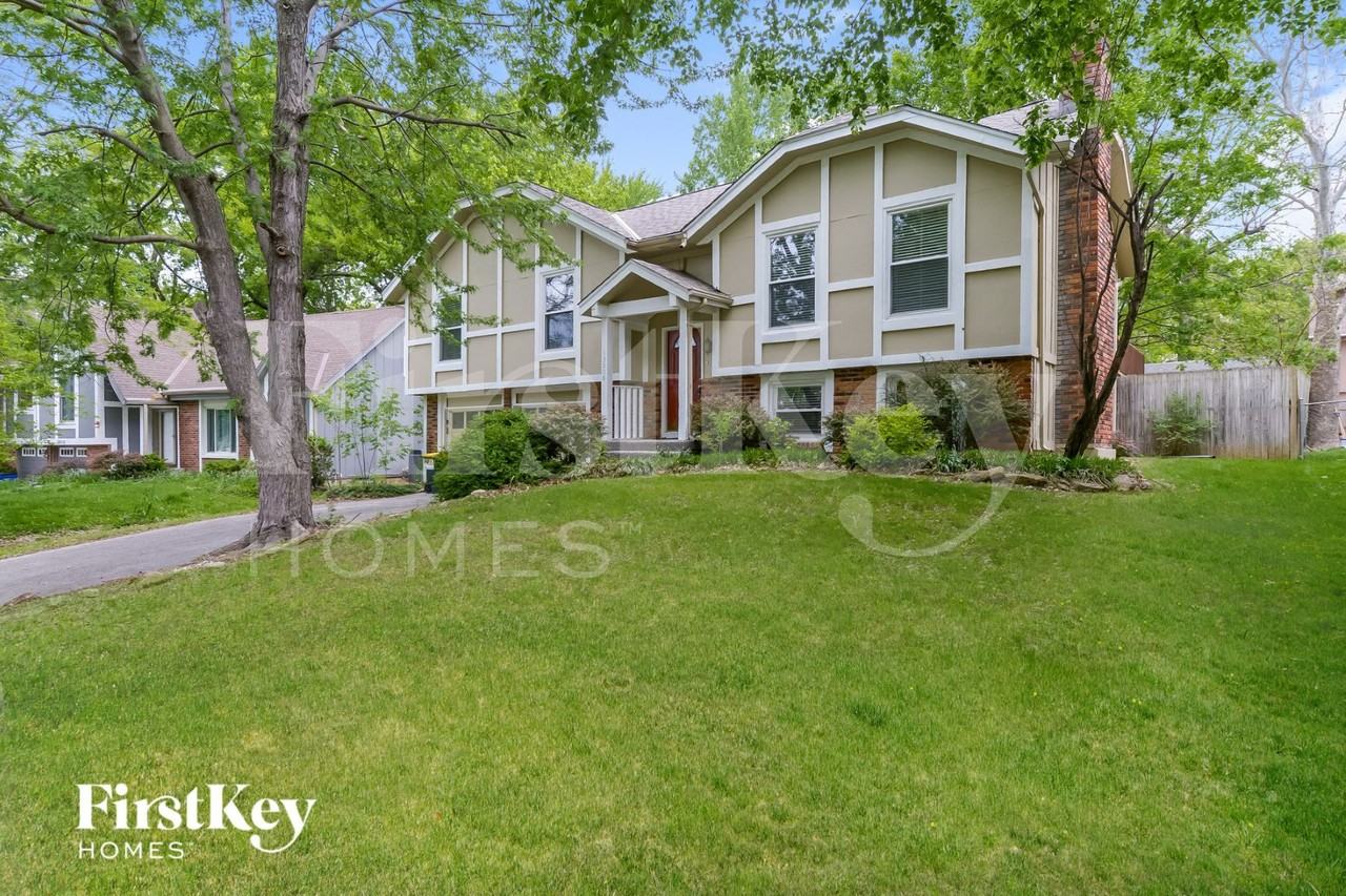 13008 W 102nd Ter - Photo 2 of 15