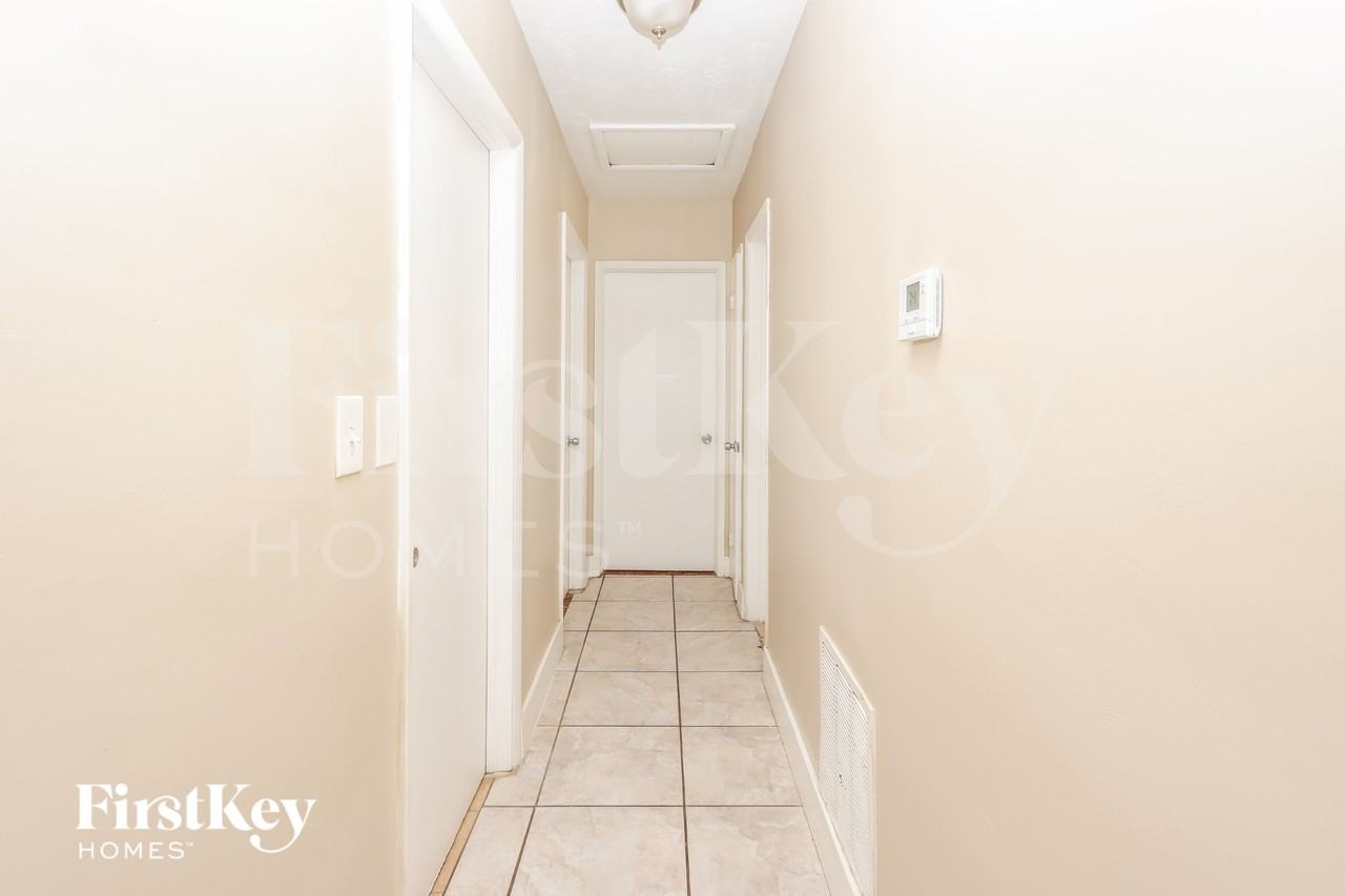 1000 Nave - Photo 3 of 15