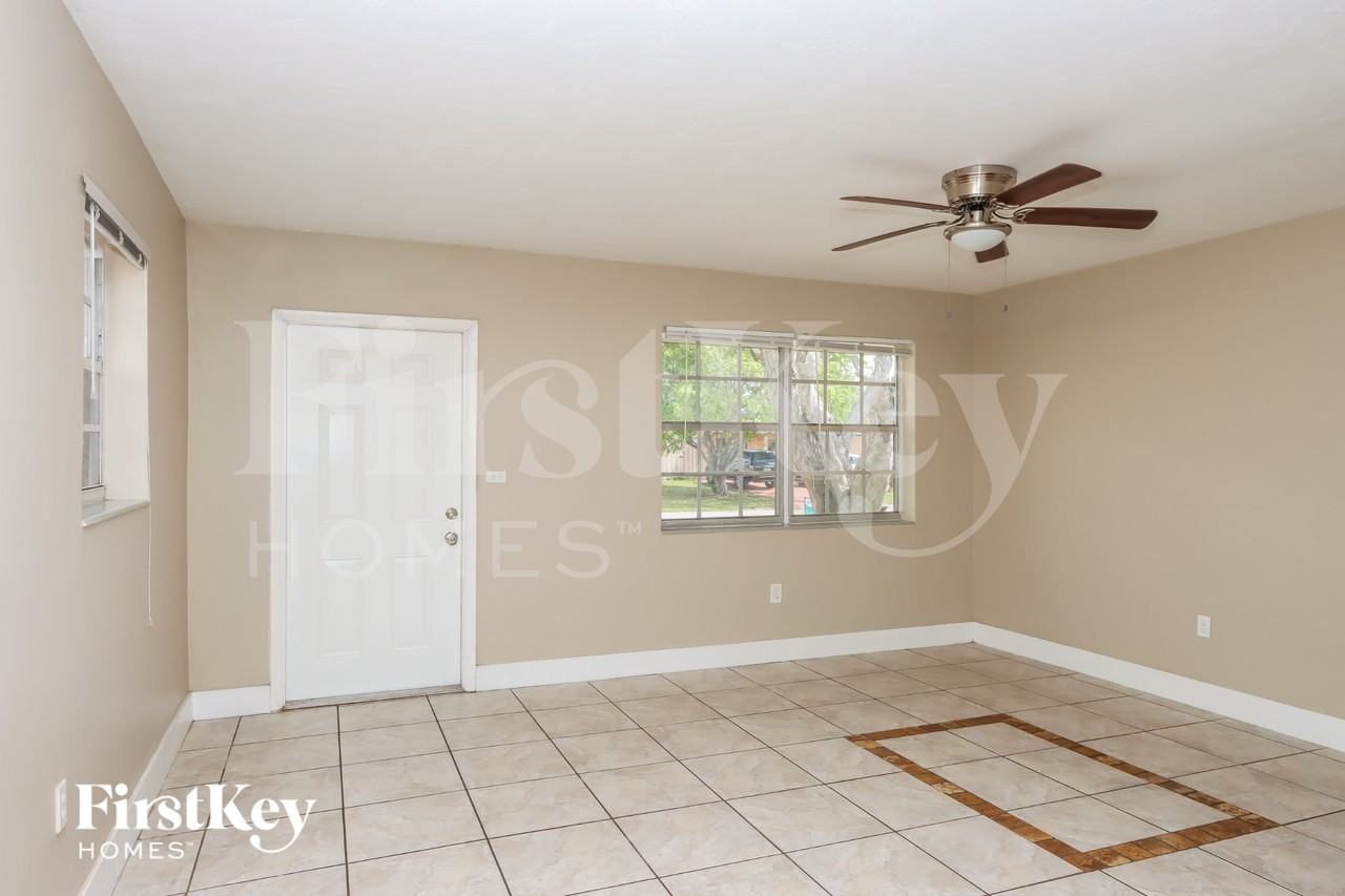 1000 Nave - Photo 4 of 15